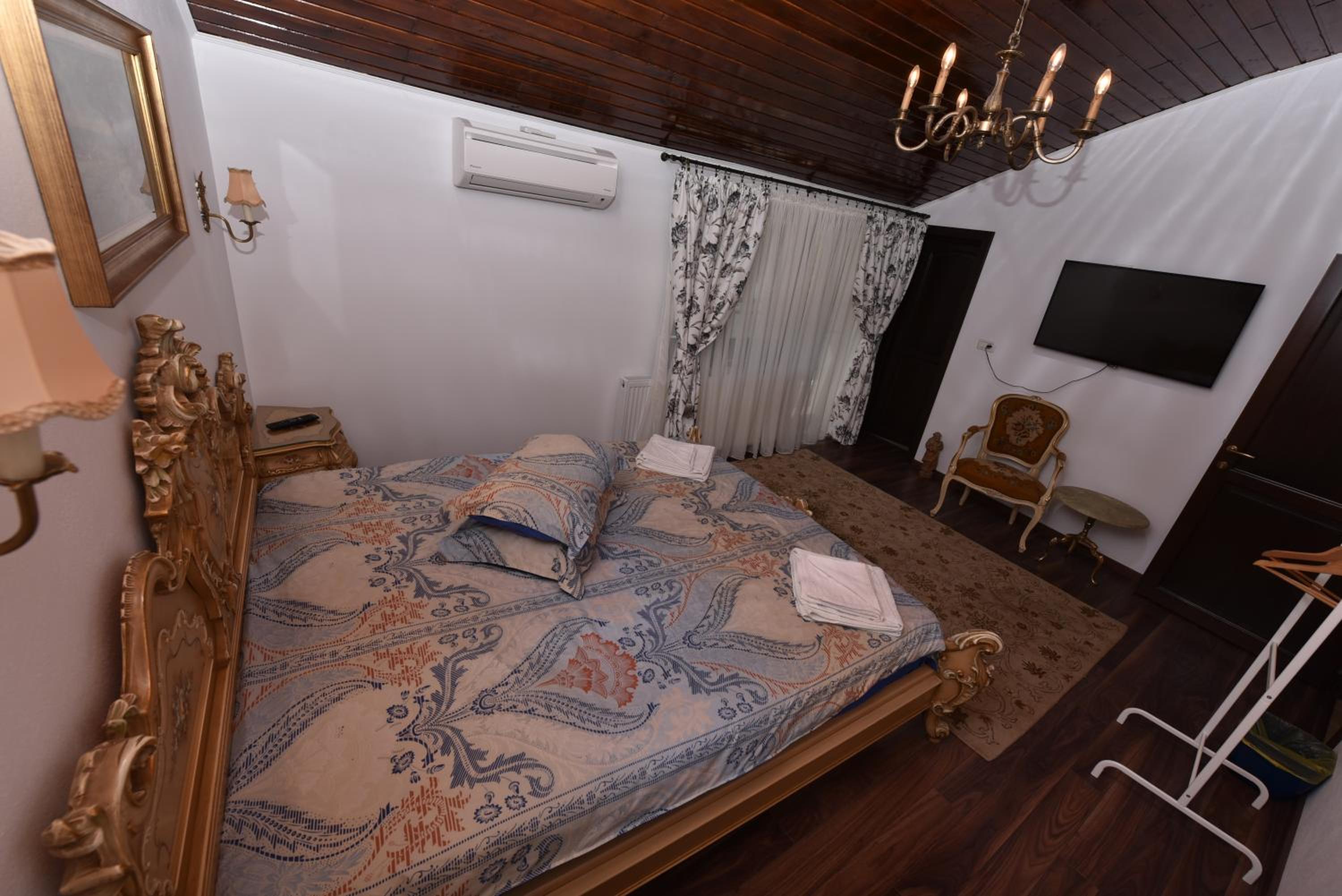 One-Bedroom Suite - Photo 4
