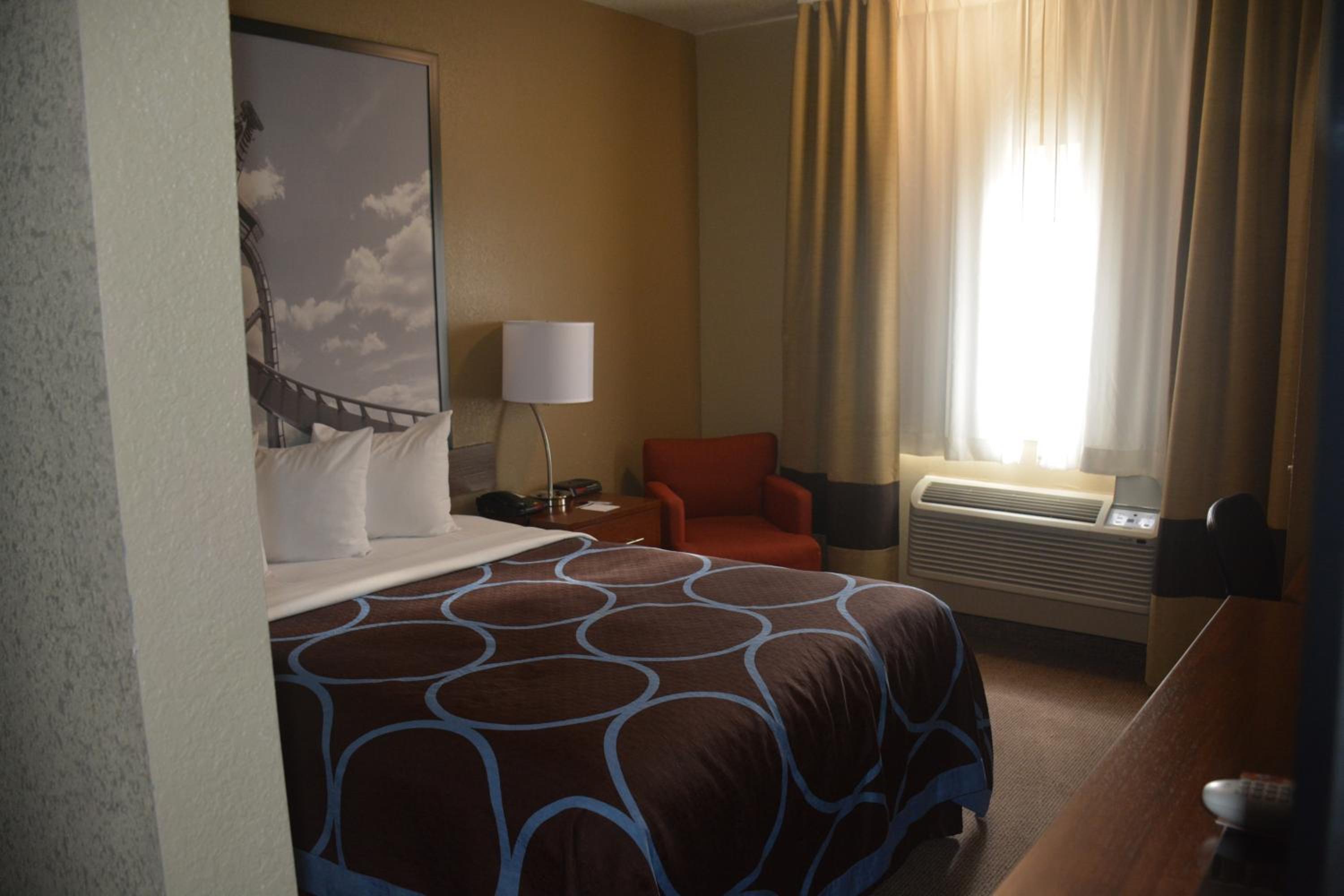Queen Room - Non-Smoking - Photo 2