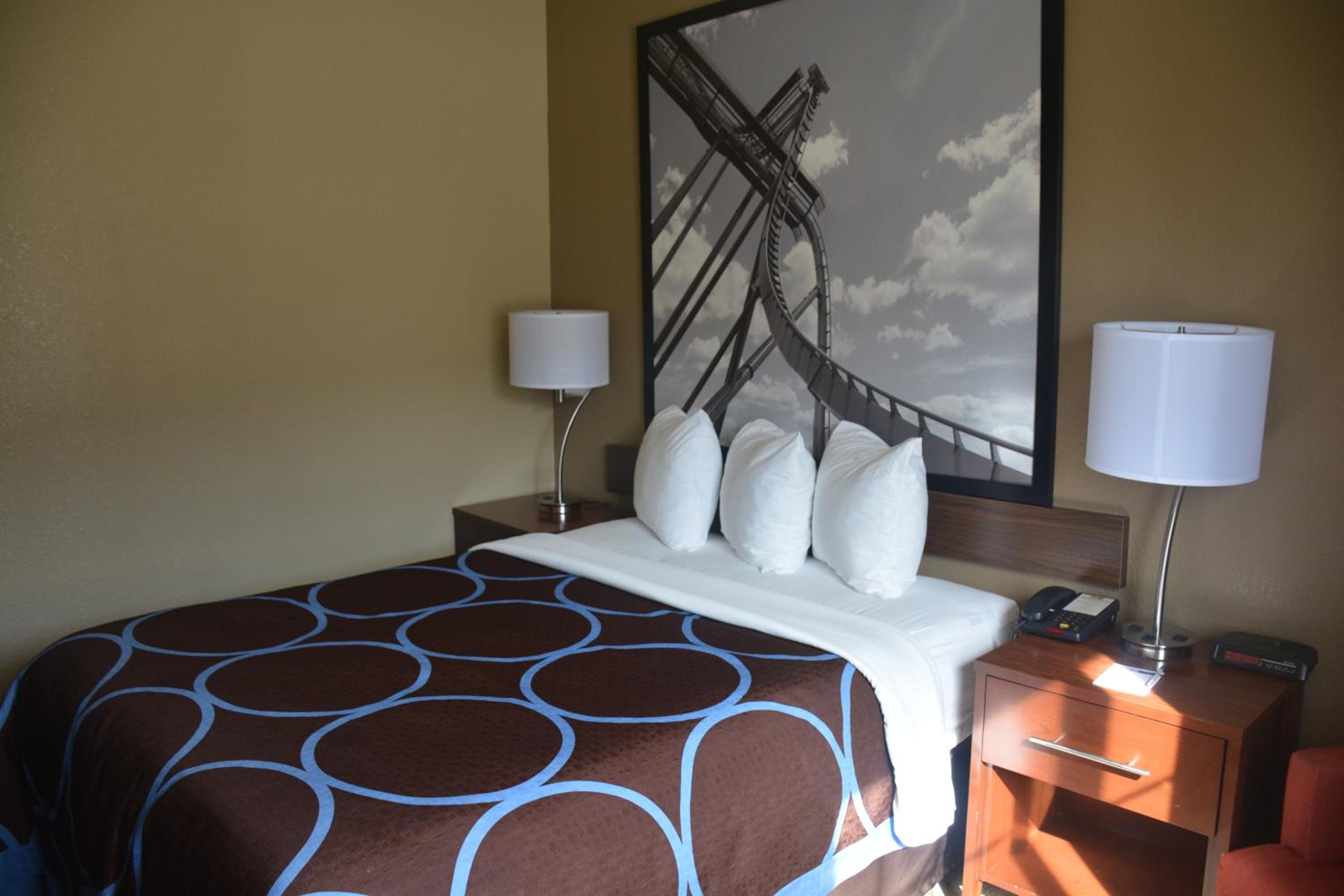 Queen Room - Non-Smoking - Photo 1