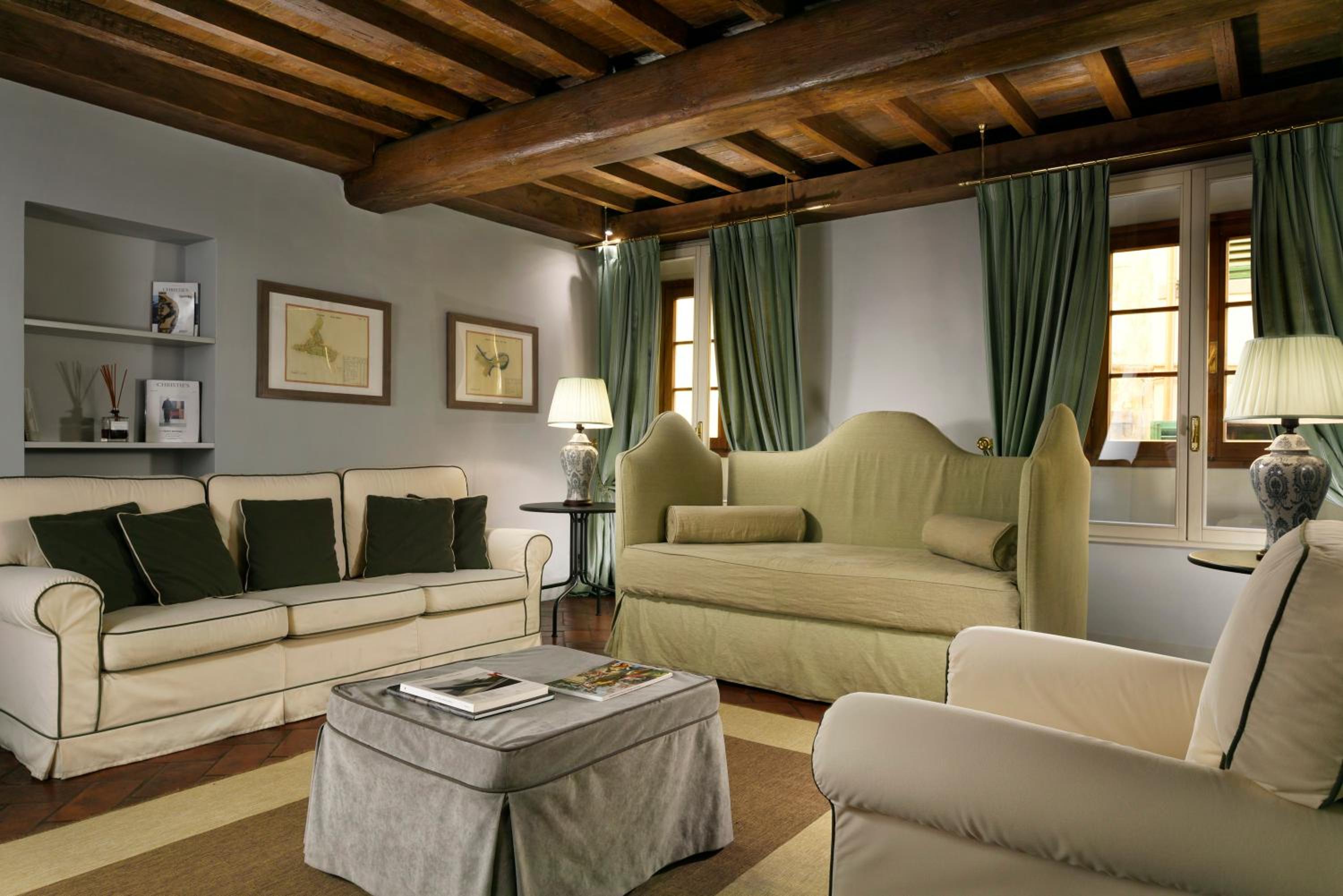 Luxury One-Bedroom Apartment photo 1
