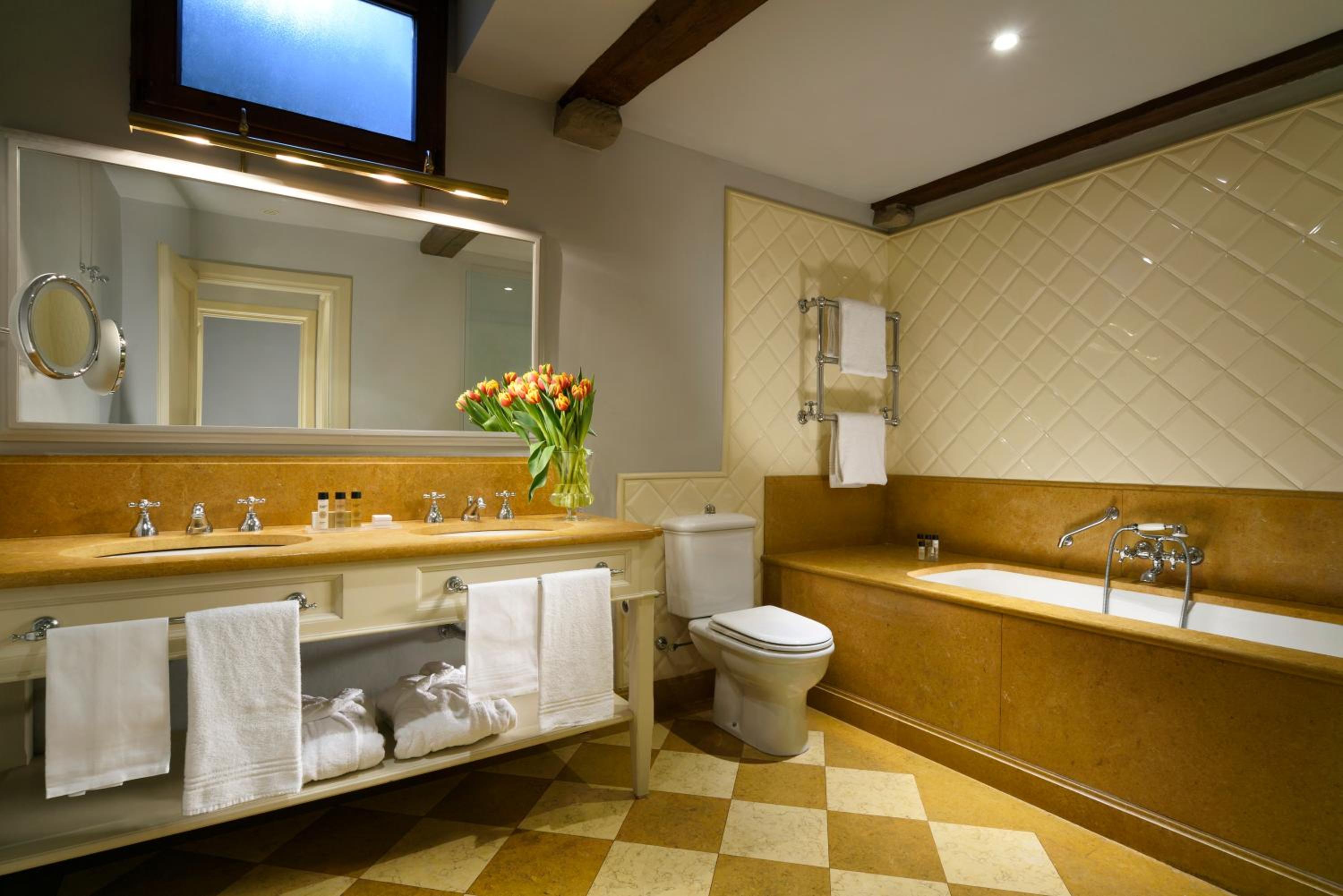 Luxury One-Bedroom Apartment photo 3