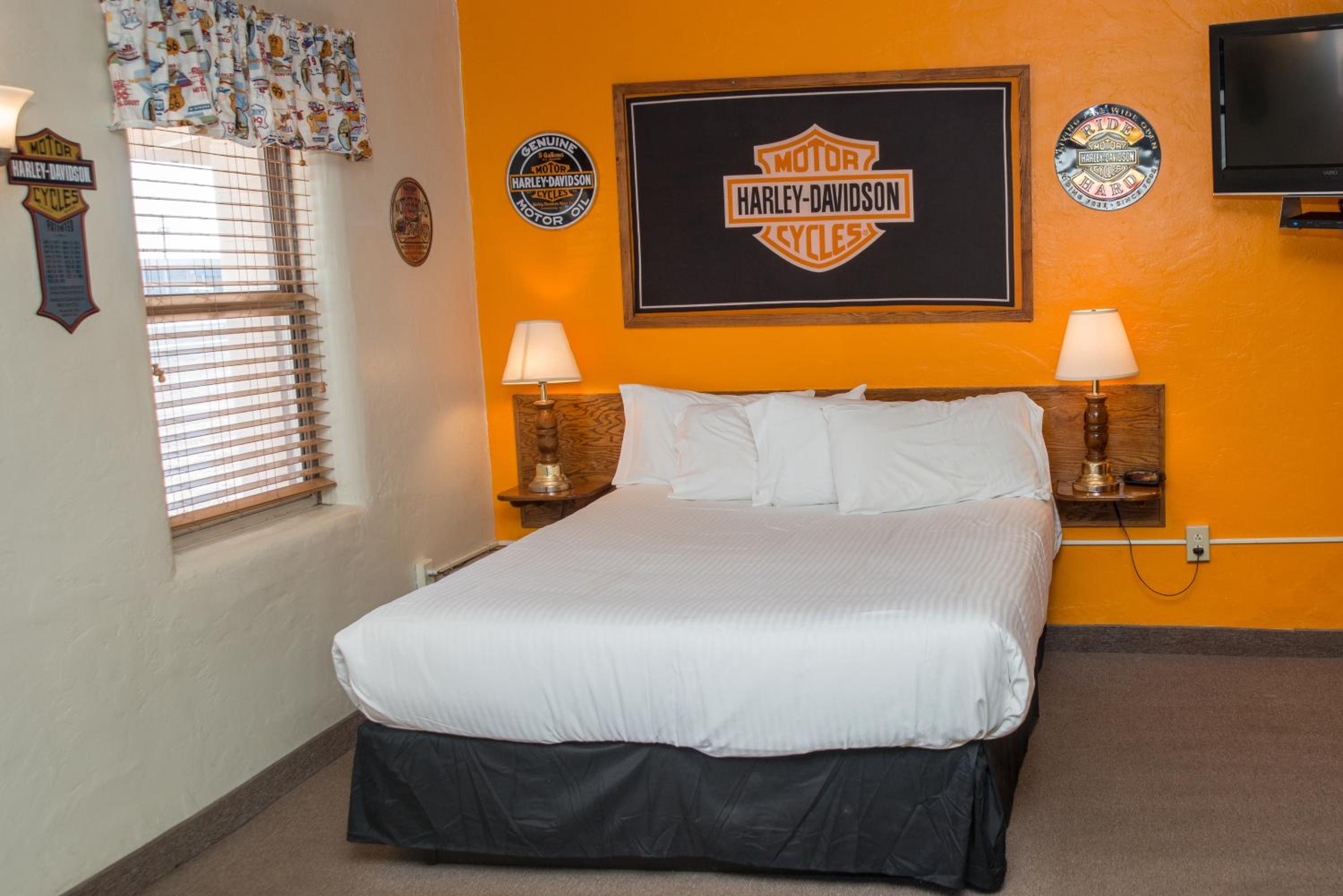 Standard Queen Room - Photo 8