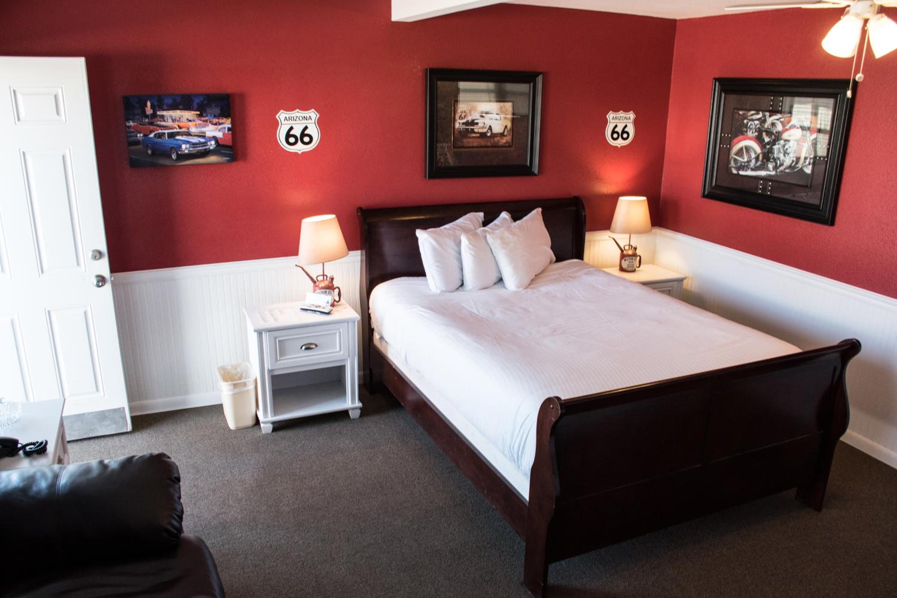 Deluxe Queen Suite - Photo 11