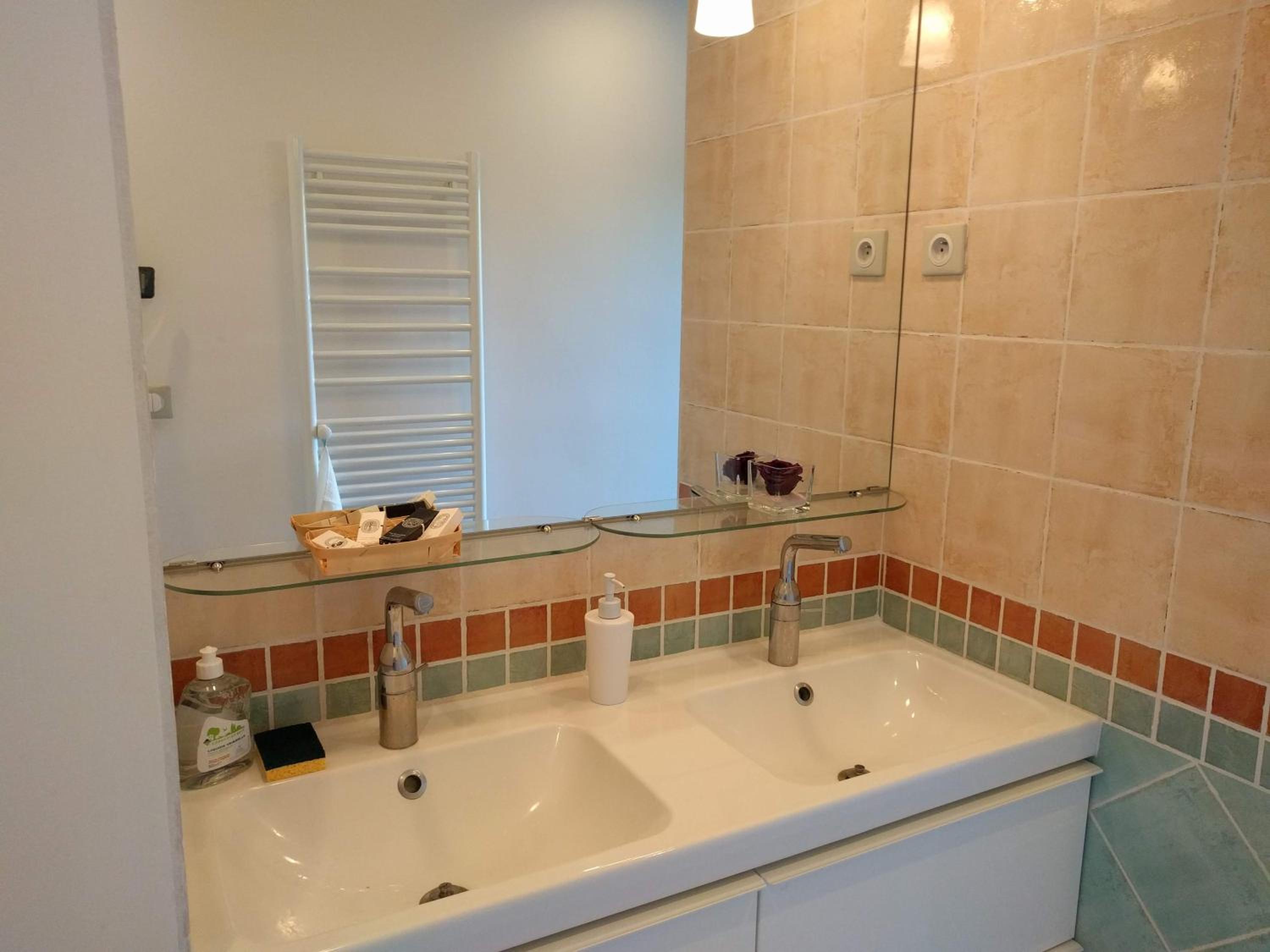 Apartment with Shower