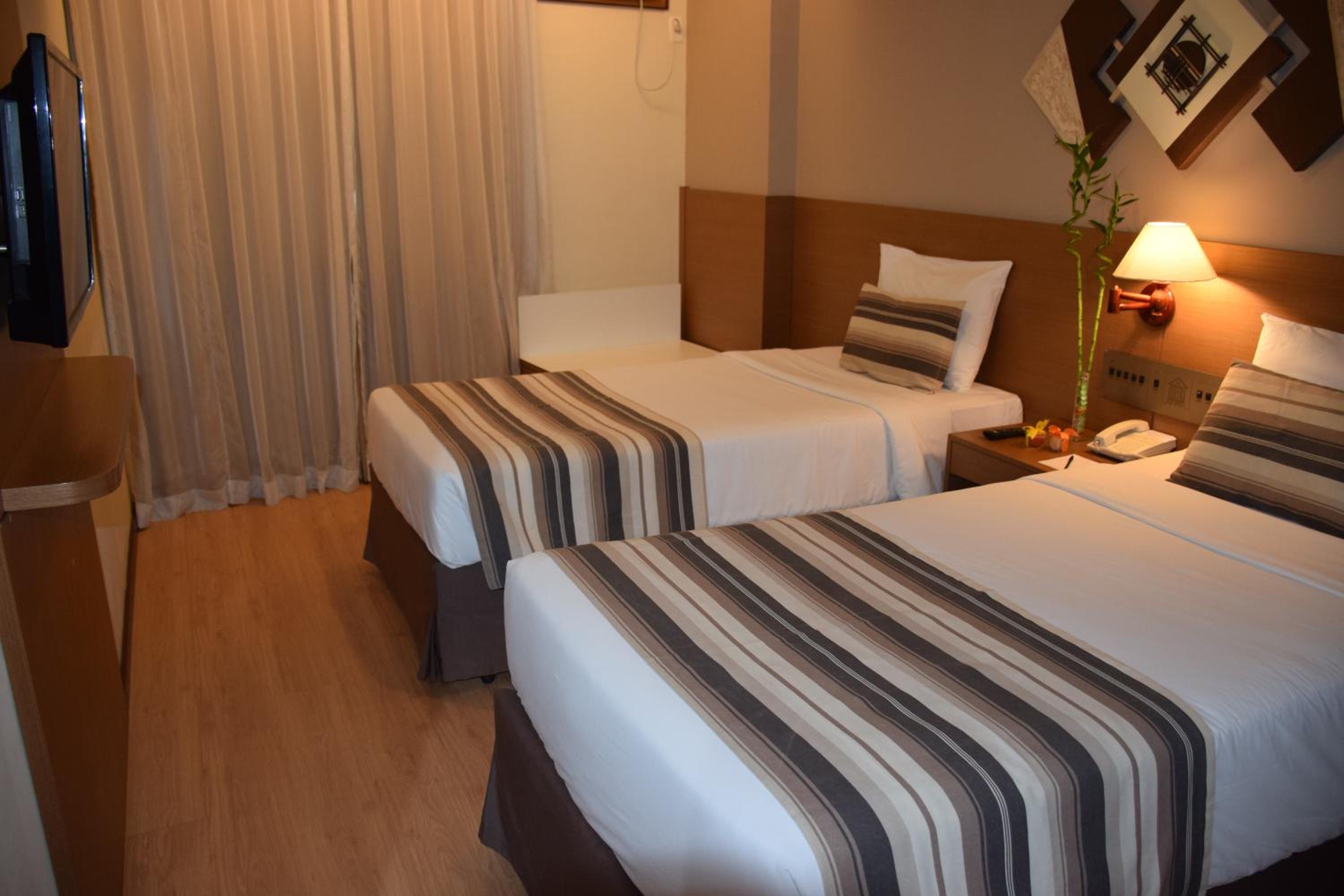Standard Twin Room - Photo 2