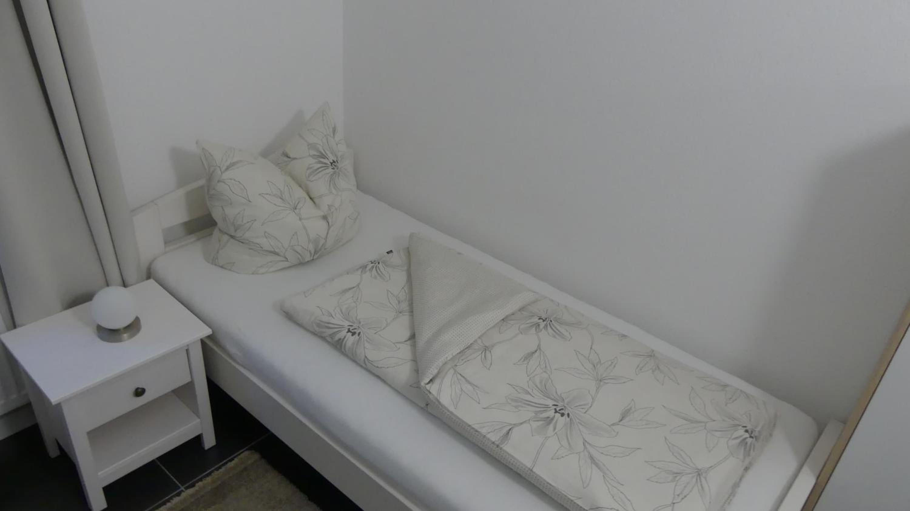 Single Room with Bathroom photo 3