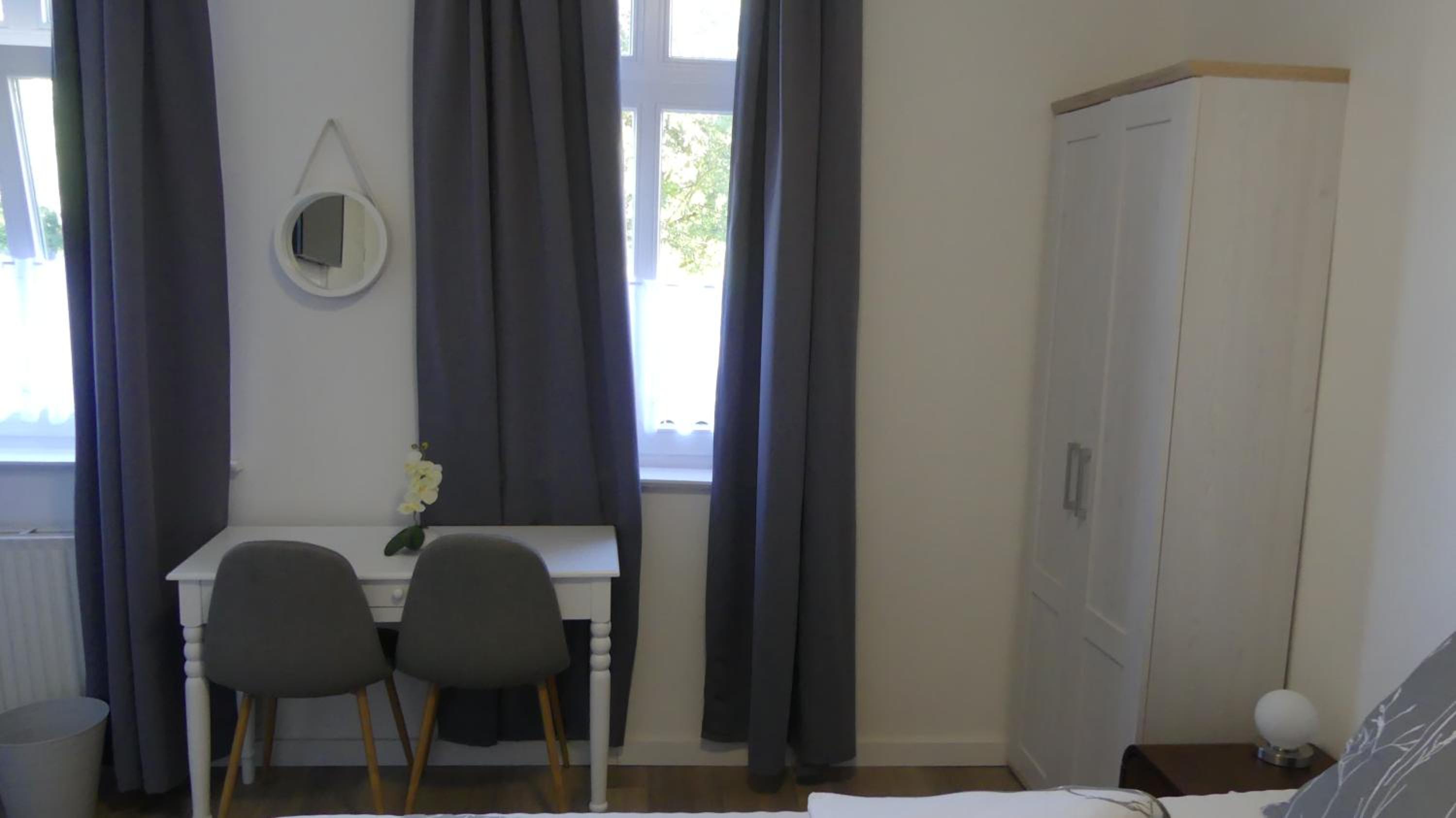 Double Room with Private Bathroom - Photo 1