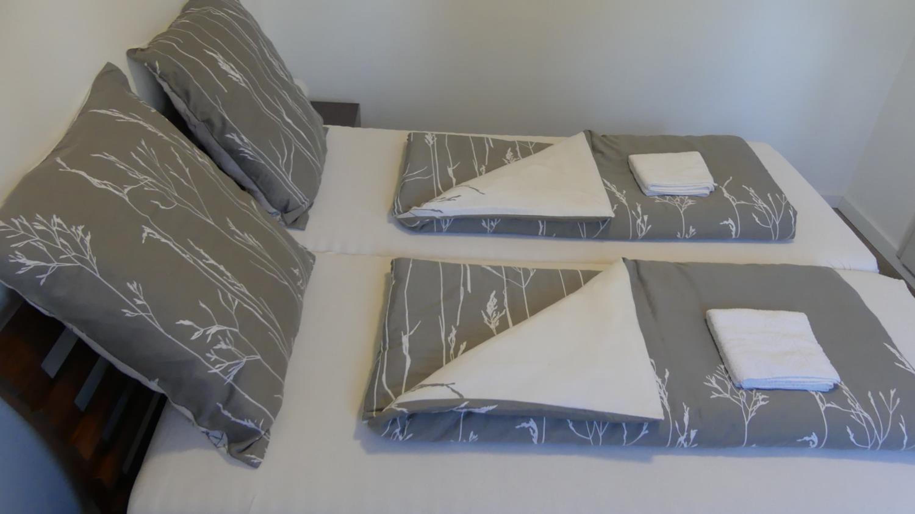 Double Room with Private Bathroom - Photo 8