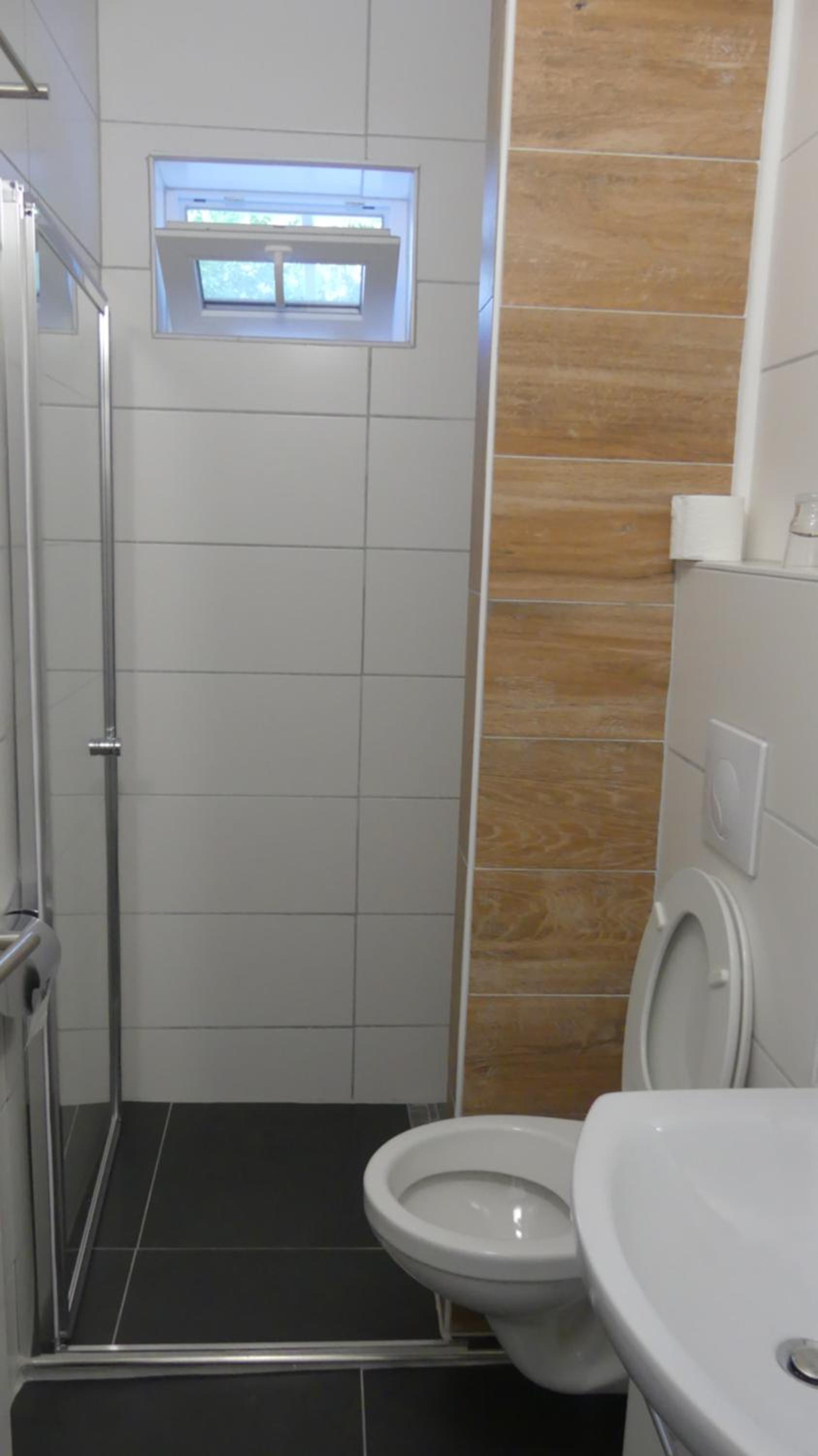 Triple Room with Bathroom - Photo 2