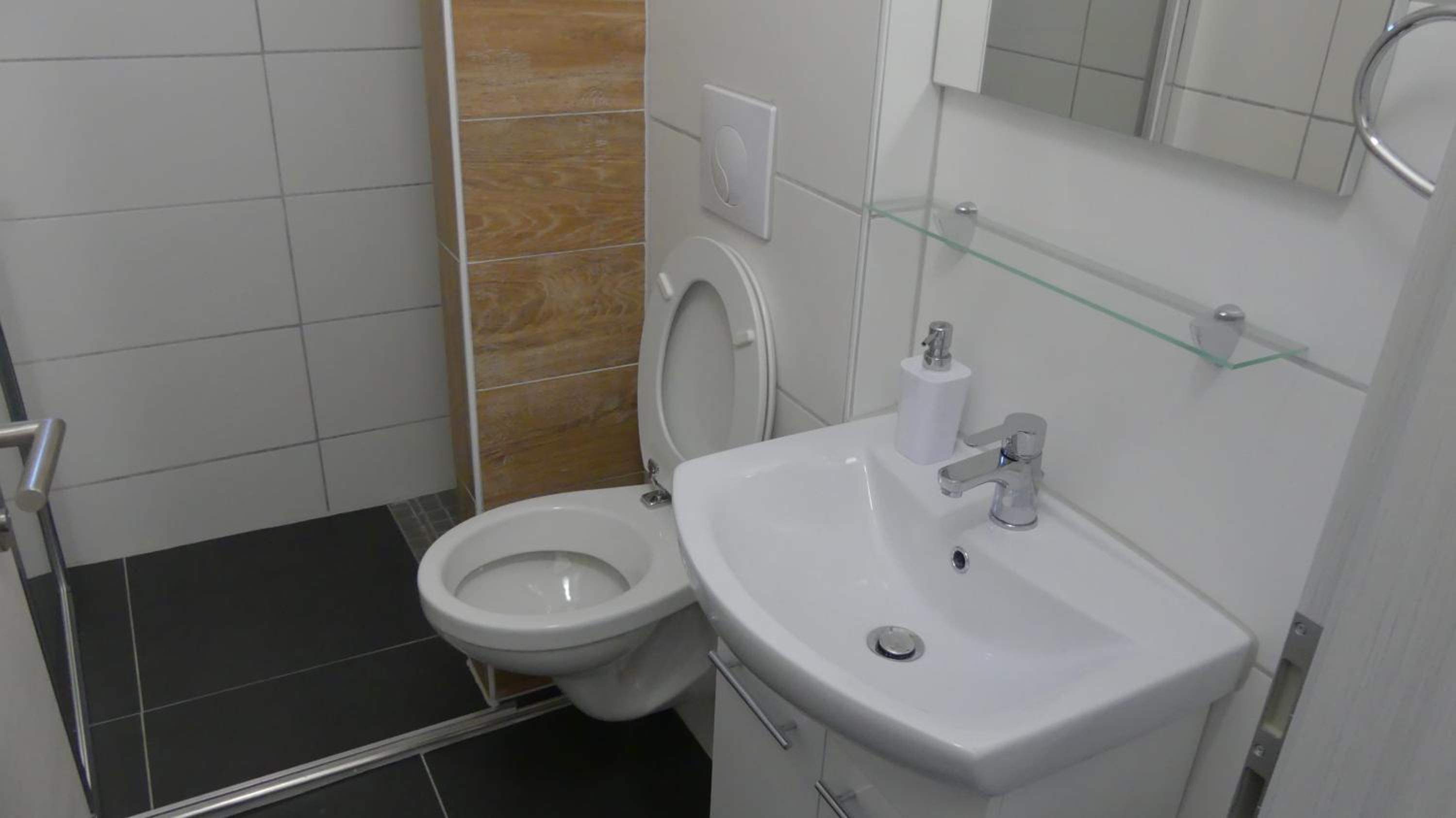 Triple Room with Bathroom - Photo 3