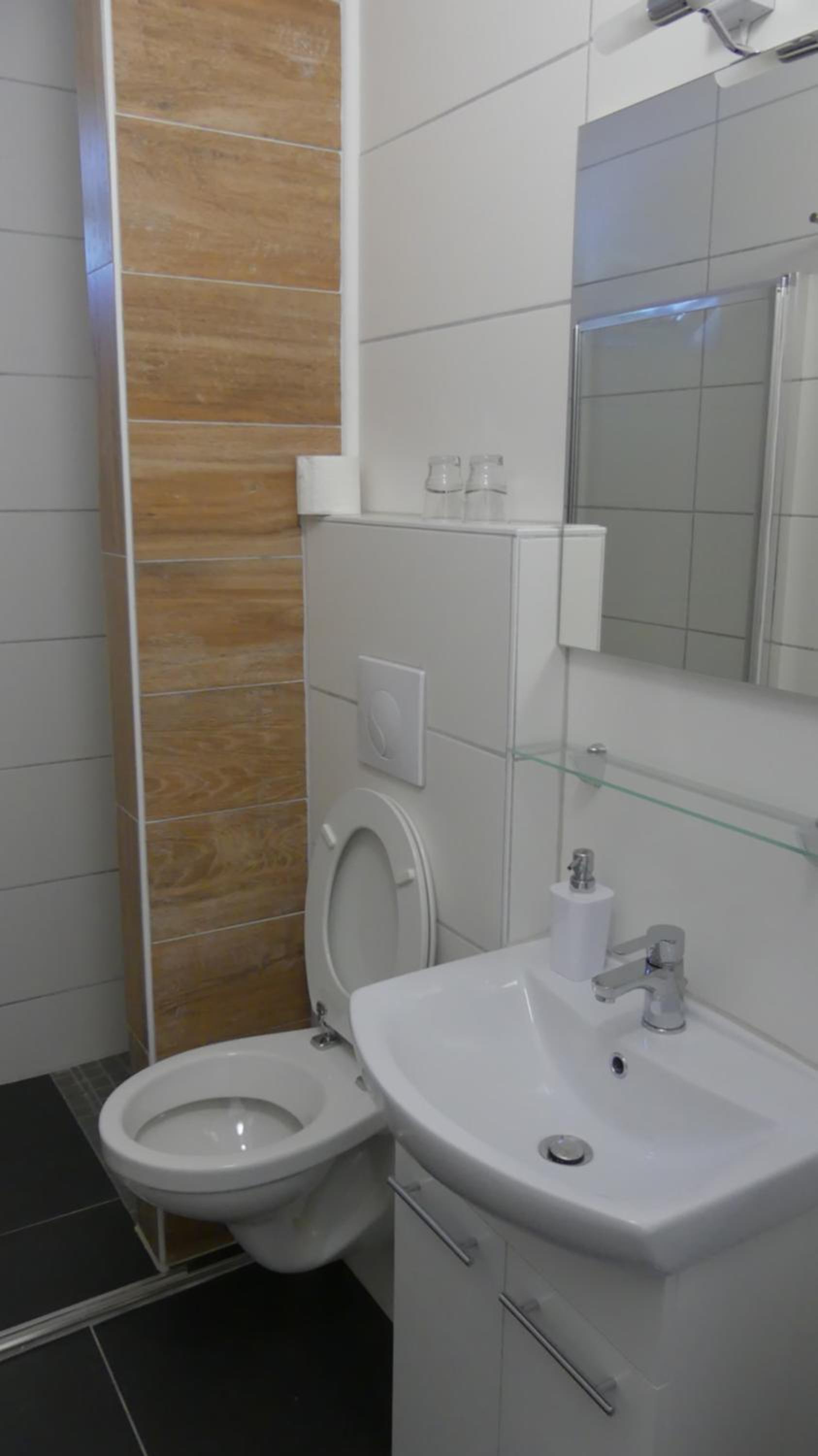 Triple Room with Bathroom - Photo 4