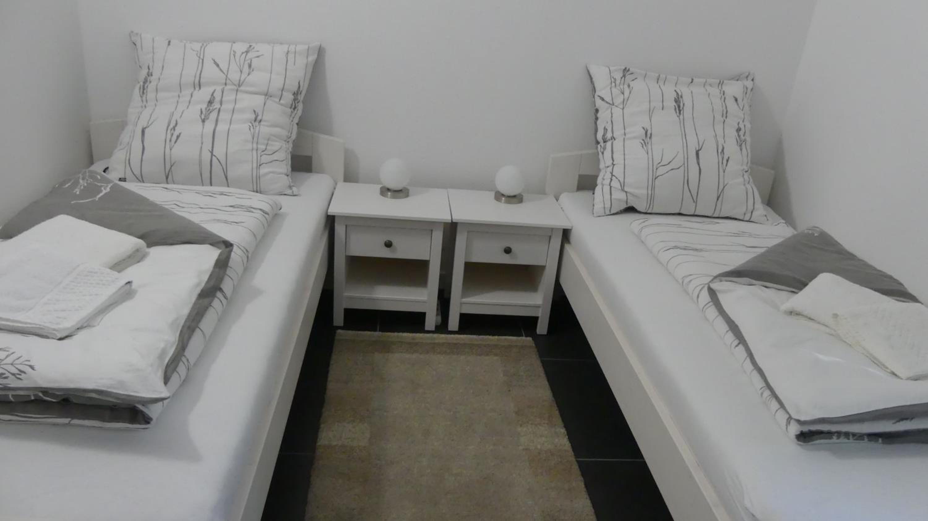 Triple Room with Bathroom - Photo 10