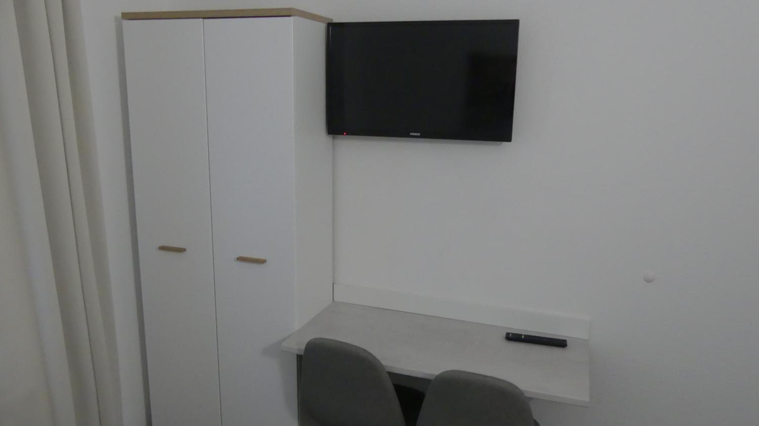 Triple Room with Bathroom - Photo 6