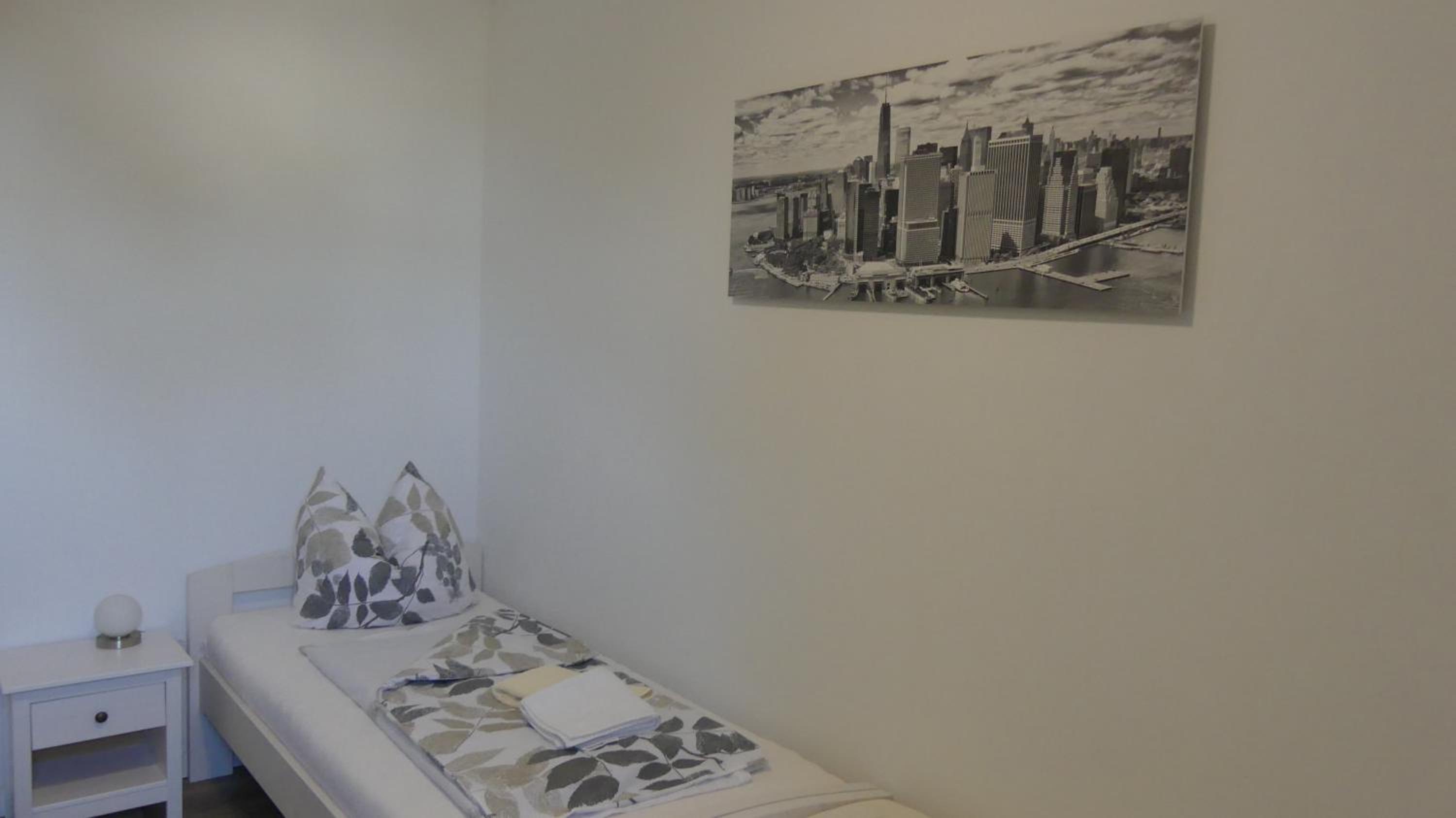Quadruple Room with Bathroom - Photo 7