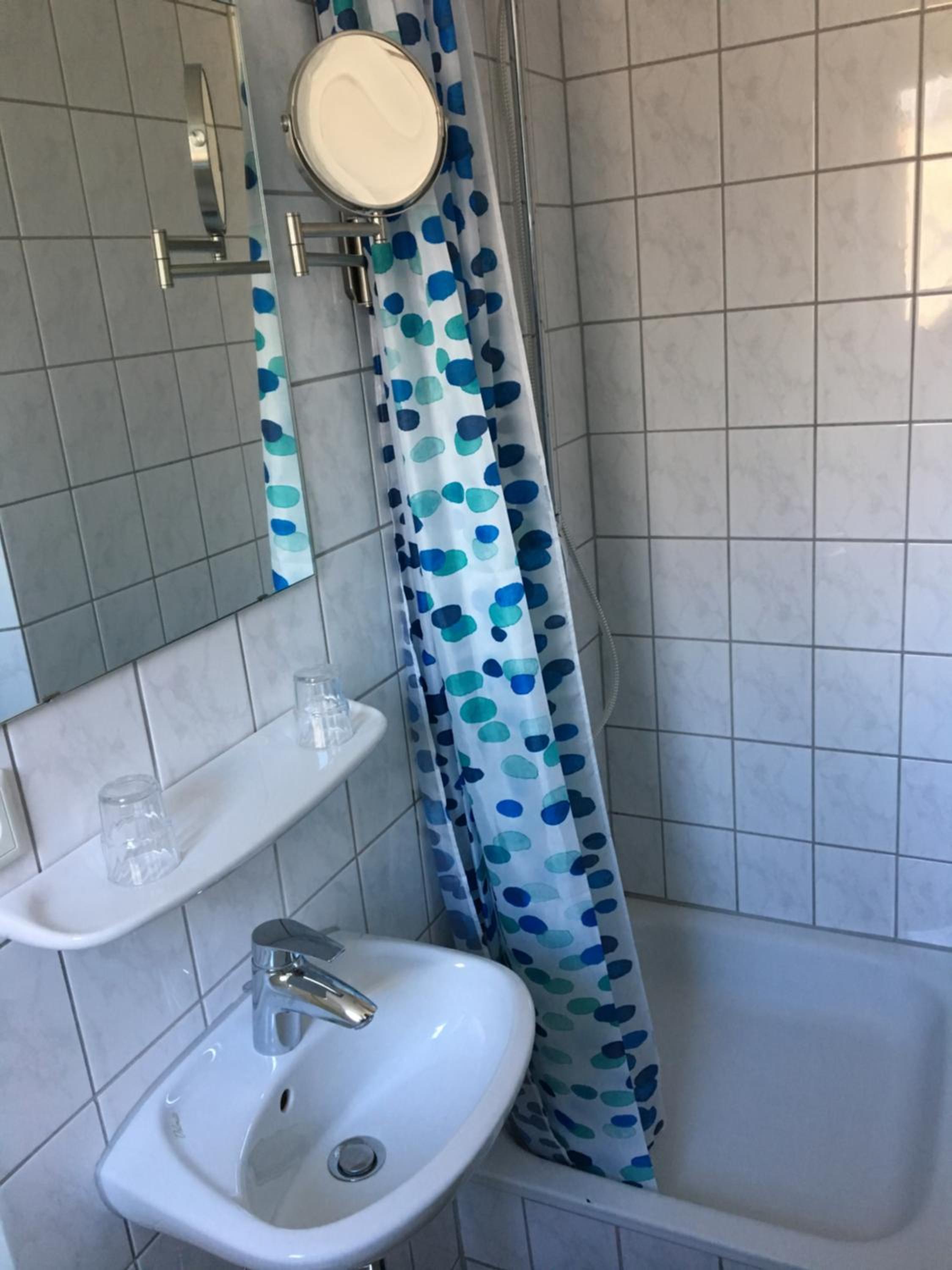 Double Room with Private Bathroom - Photo 7