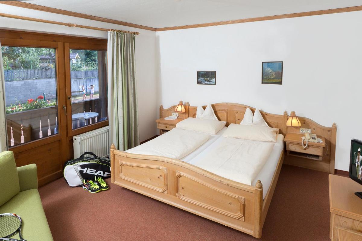 Double Room with Balcony and Mountain View photo 2