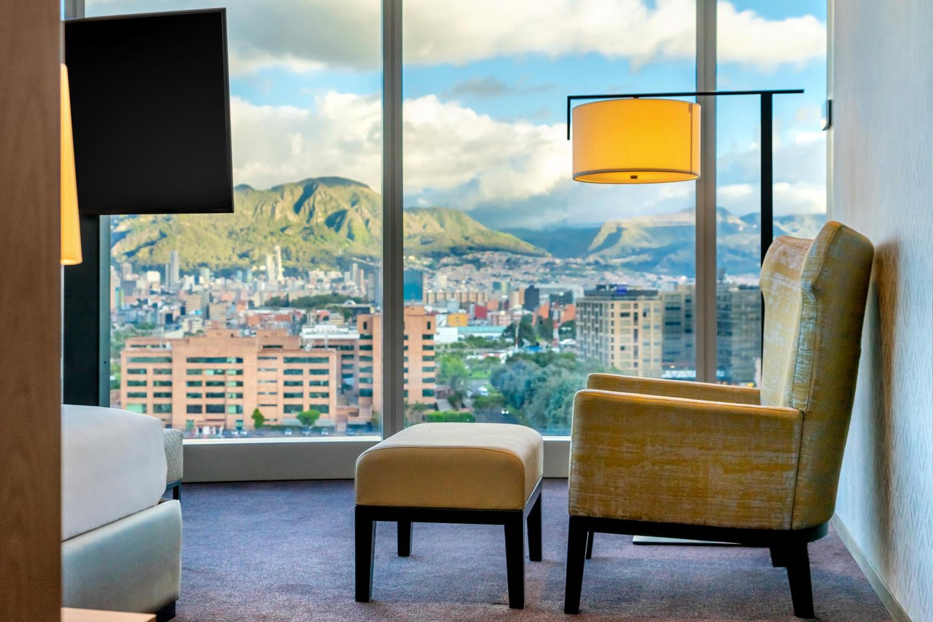 Corner King Suite With Andes View