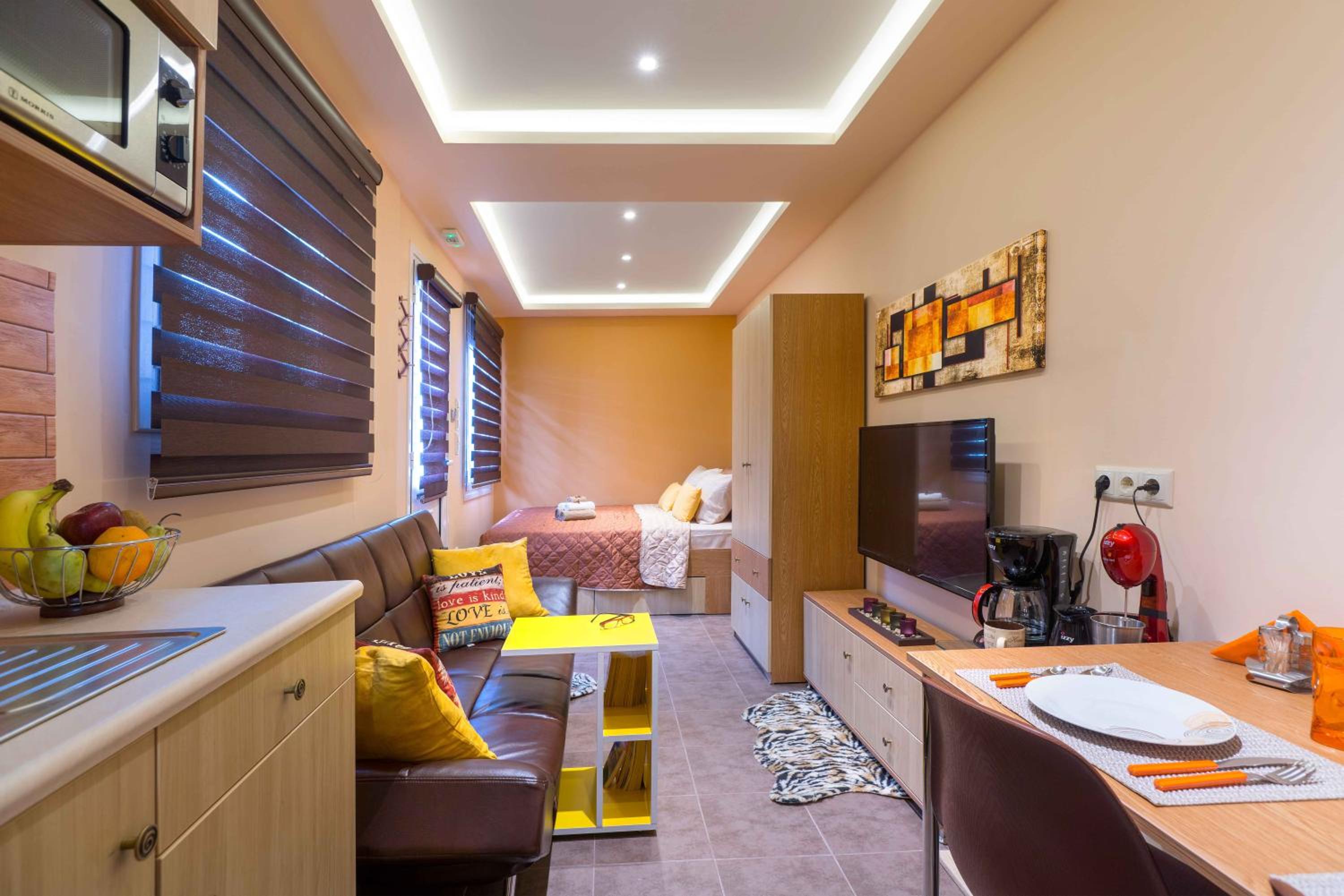 Modern Studio with Private Yard photo 2