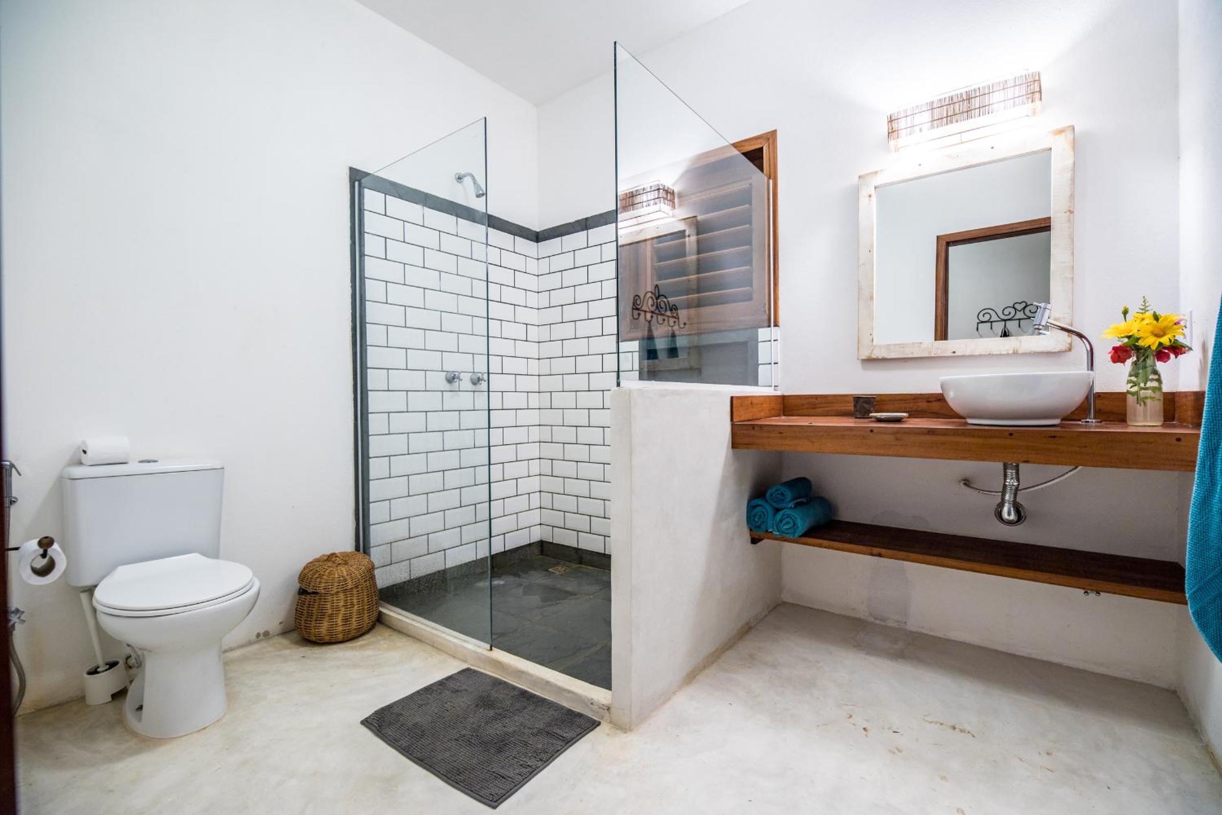 King Room with Pool View - Photo 8