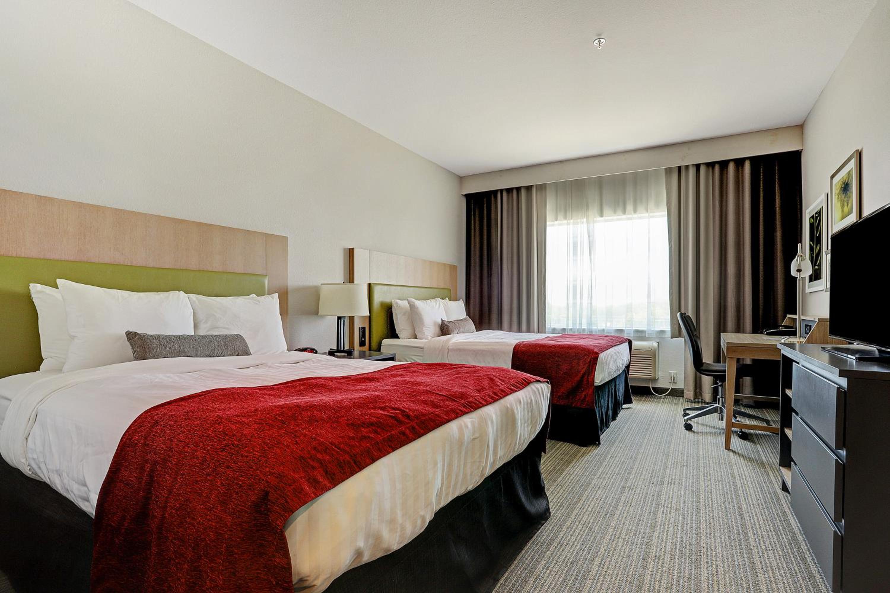Quadruple Room With Two Queen Beds - Non Smoking