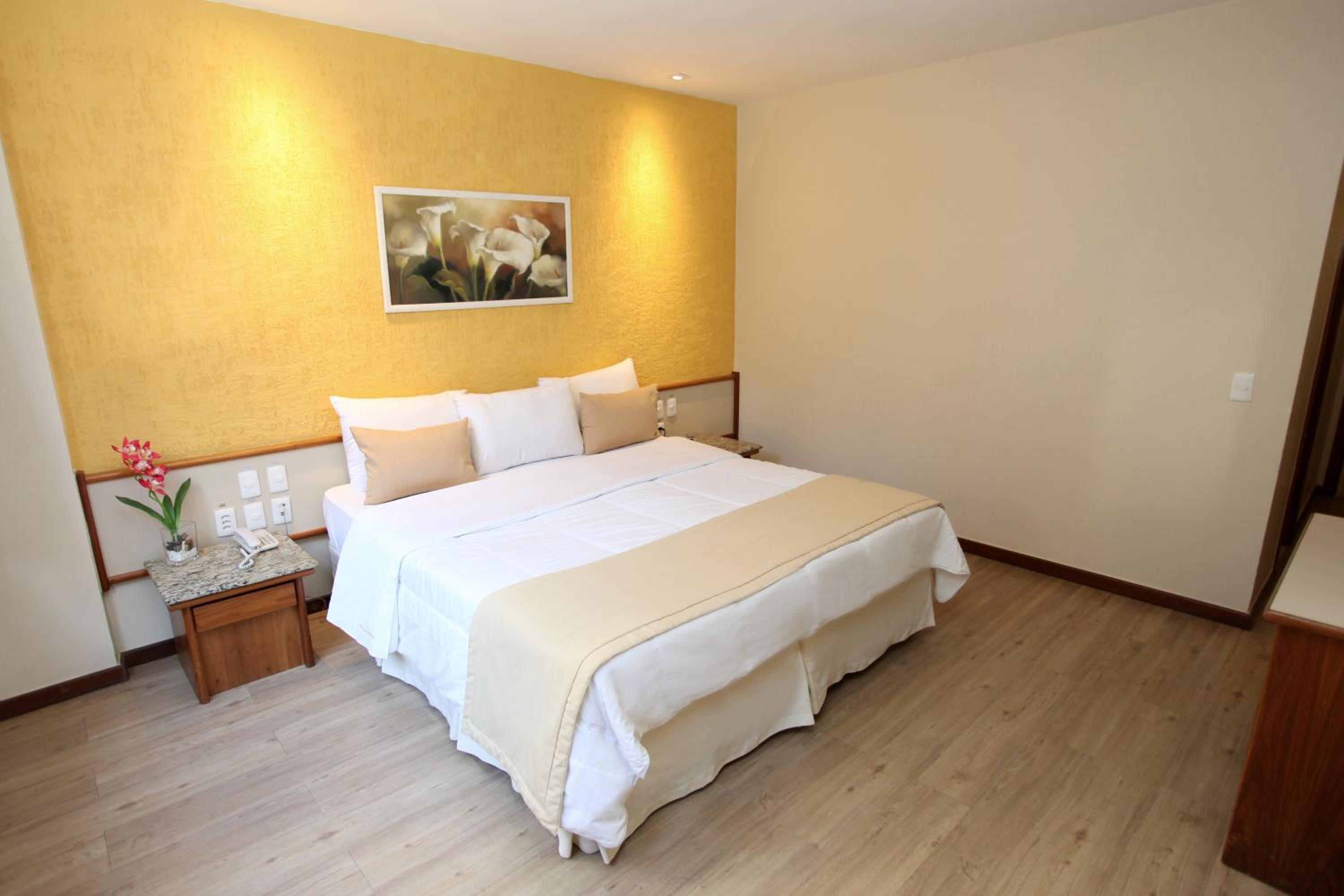 Double Suite with Bathtub 