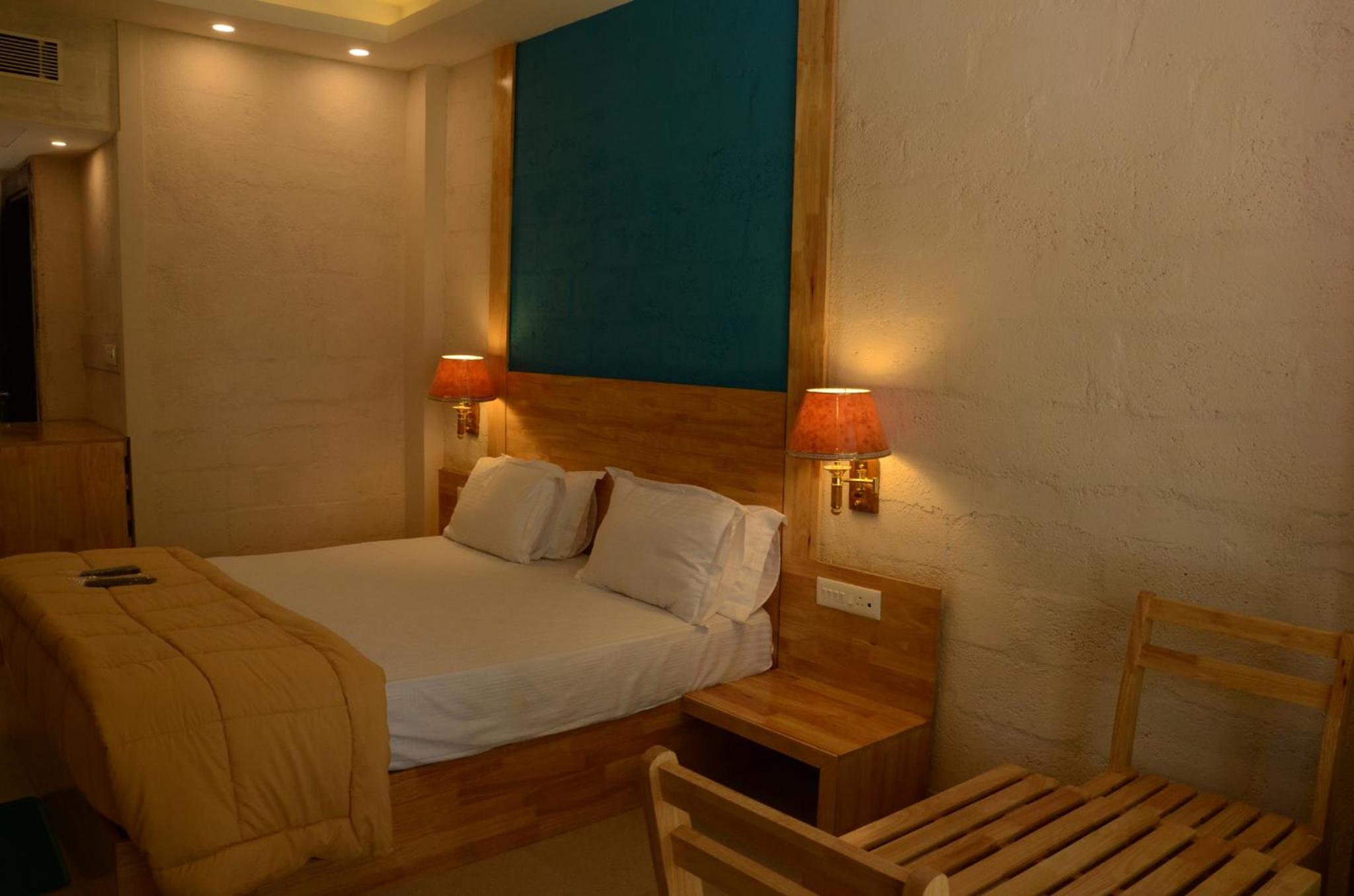 Semi Deluxe Double Room with Sea View - Photo 3