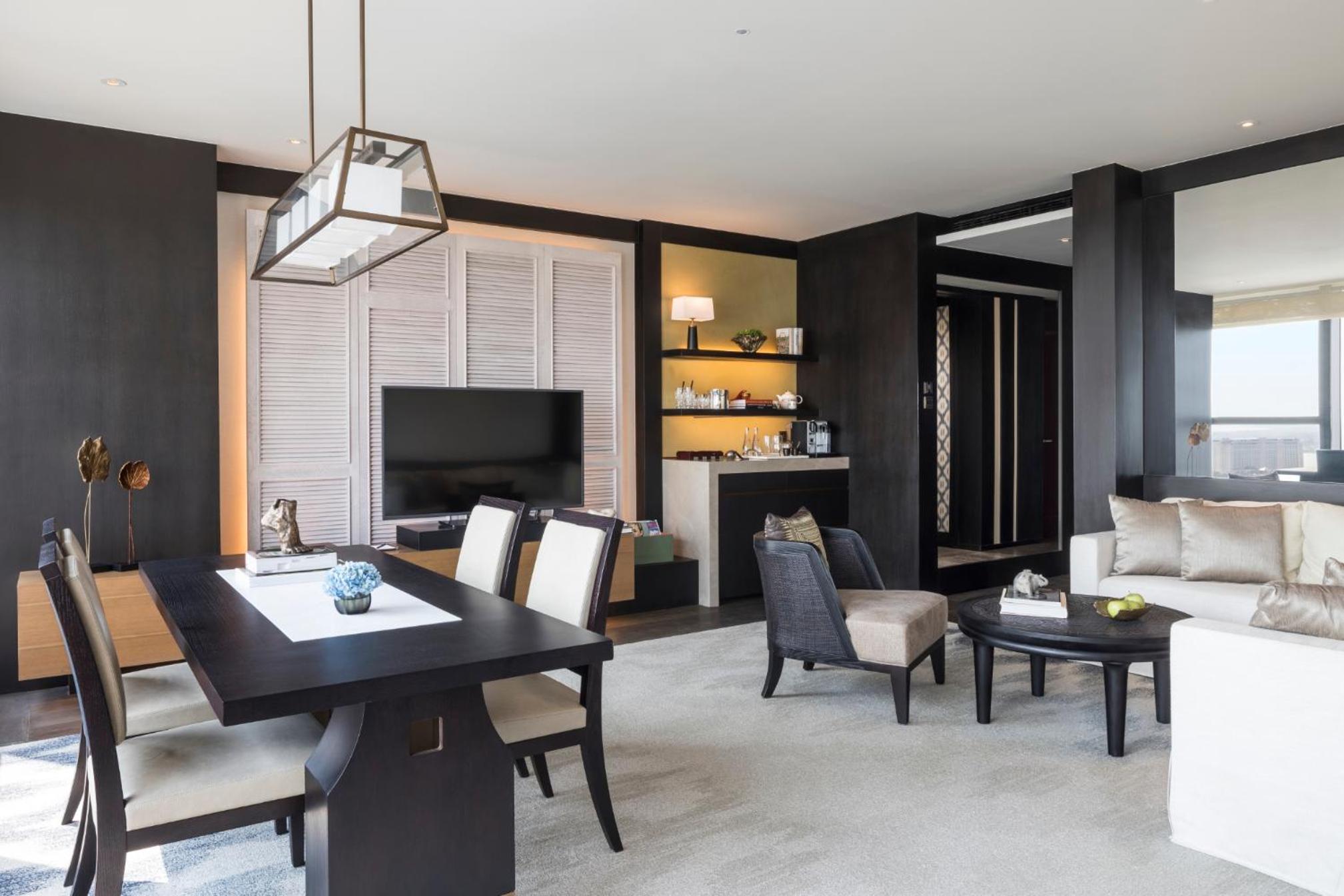 Chaktomuk Suite