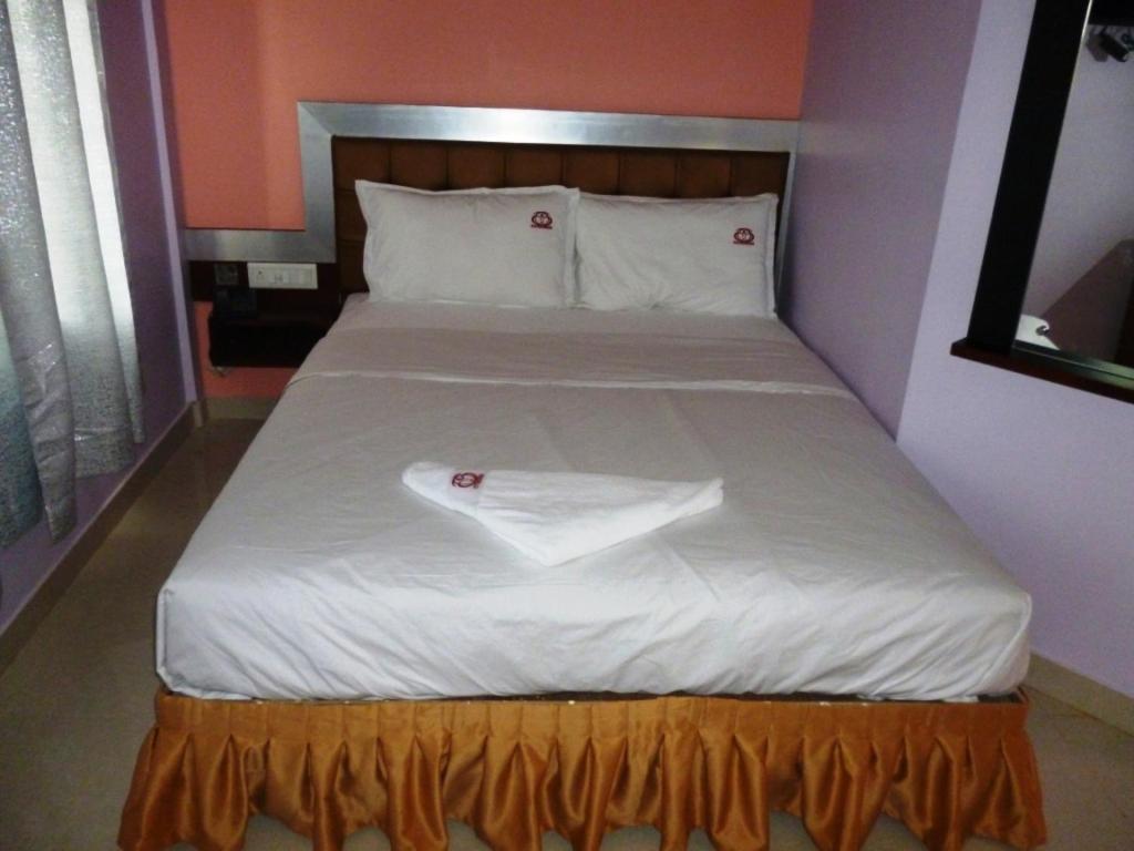 Double Room with Balcony (2 Adults + 1 Child) photo 2