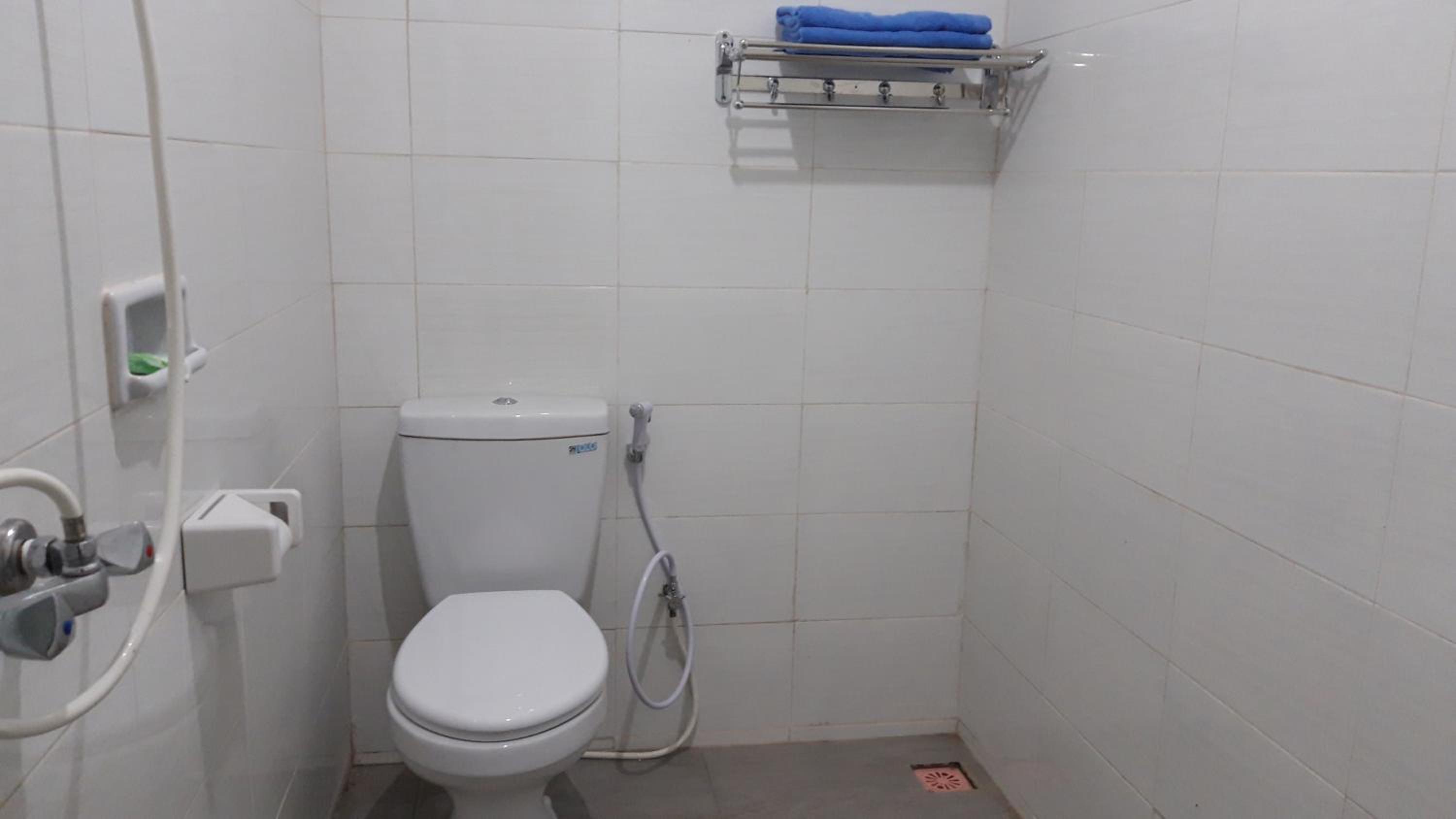 Standard Double Room - Photo 11