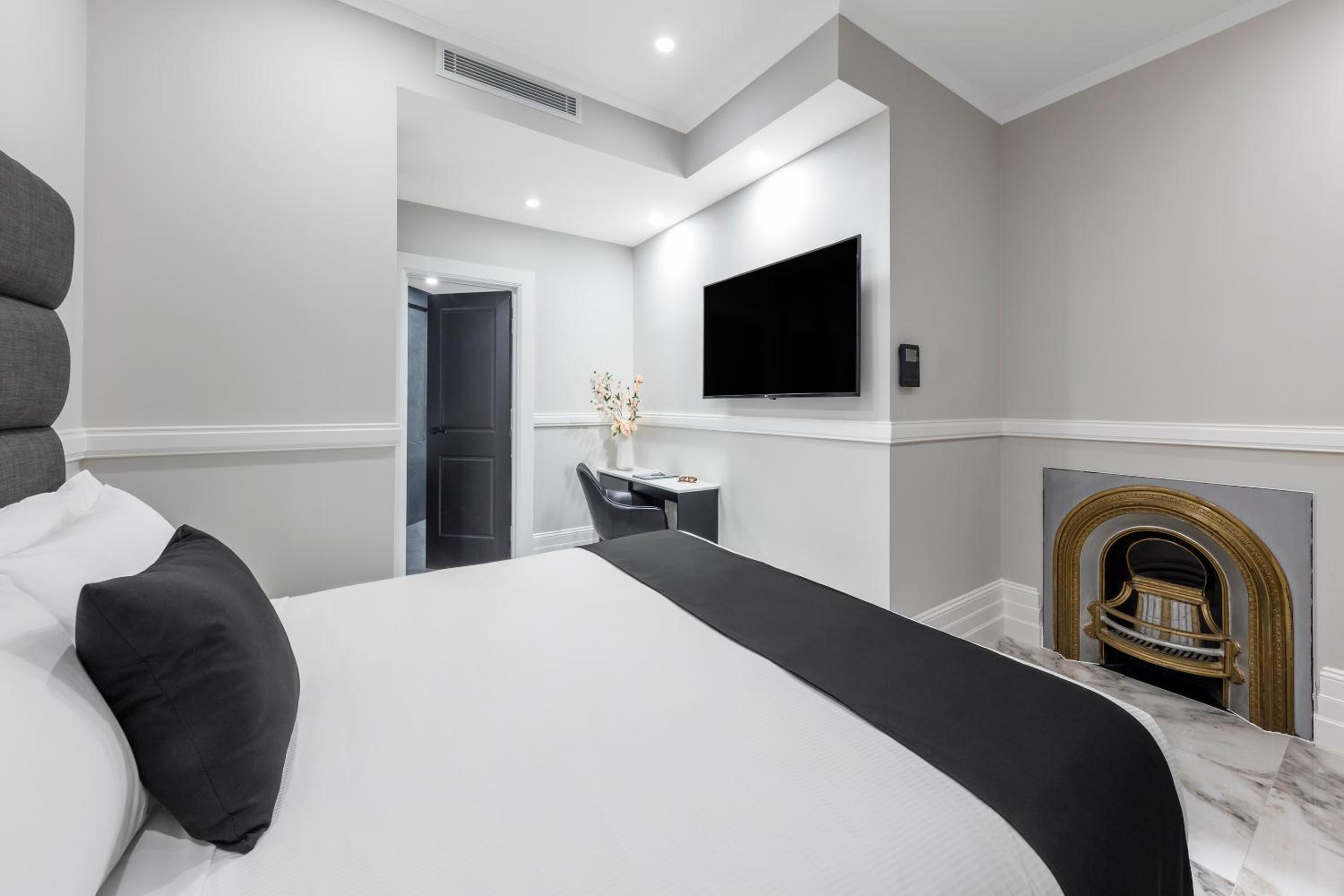 King Deluxe Standard with Spa Bath photo 2