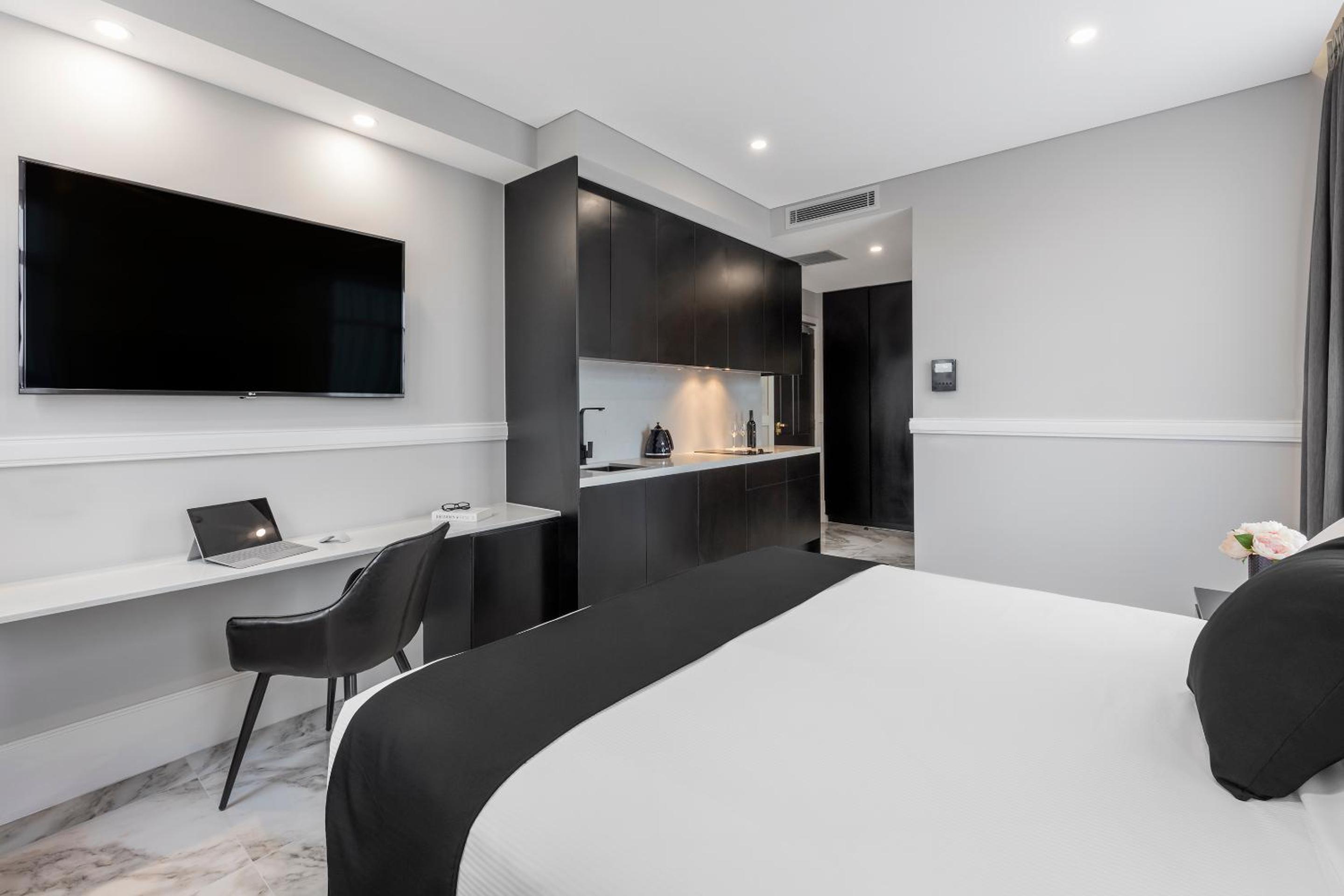 1 King Bed Standard Bath