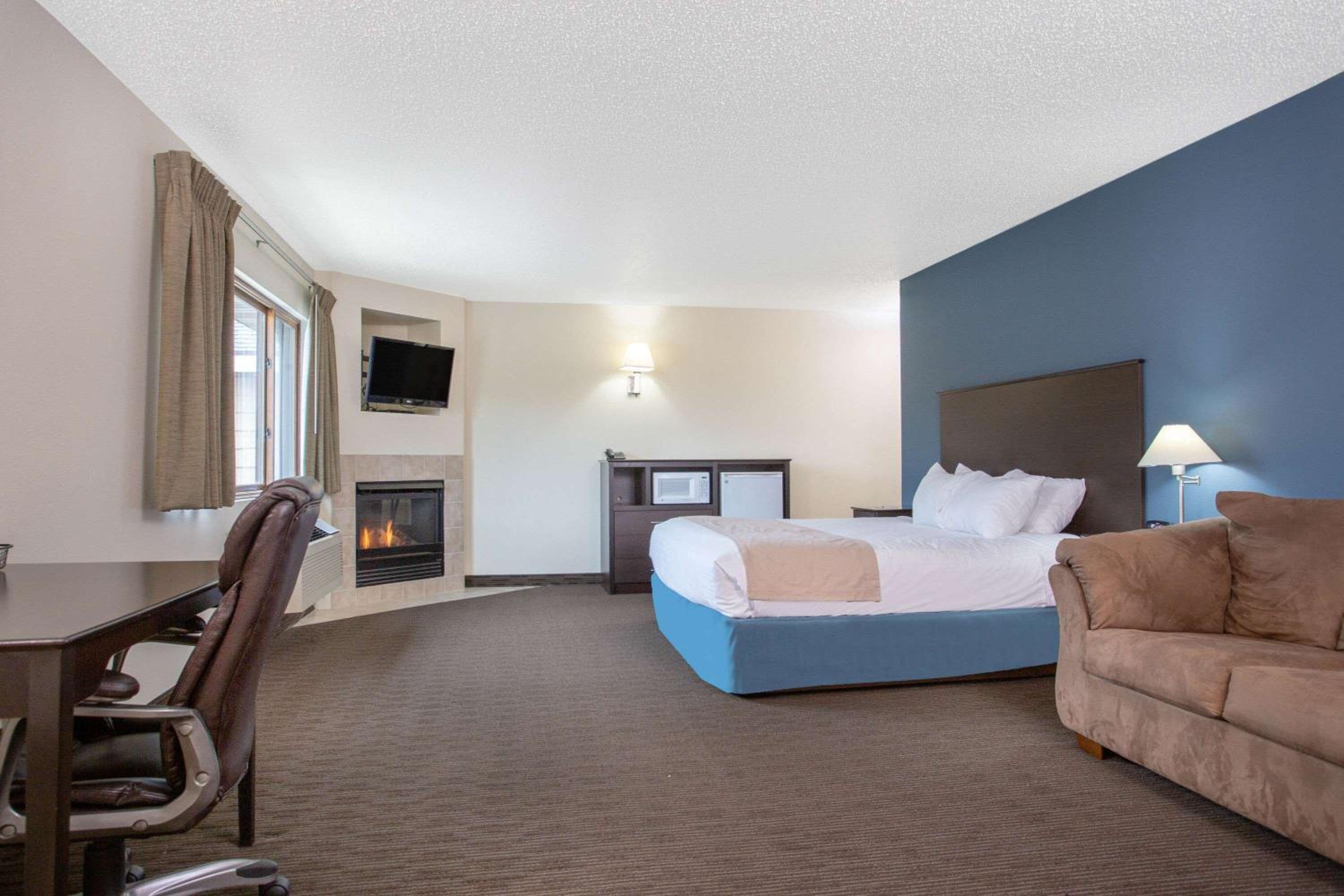 Superior King Studio Suite - Non-Smoking - Photo 1