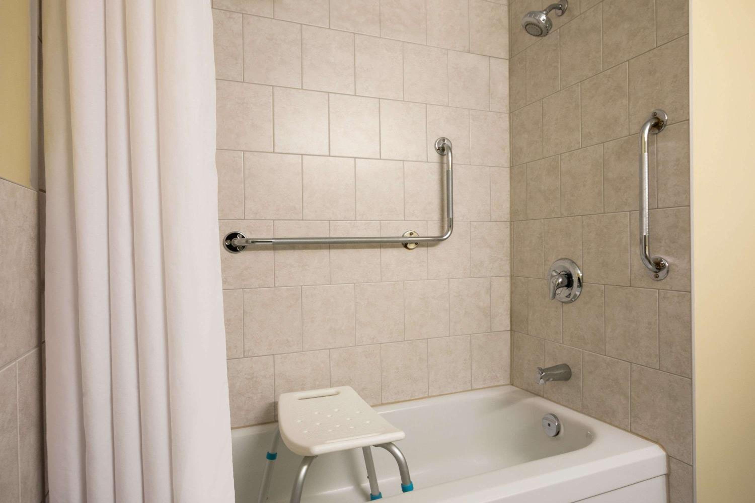Double Room - Mobility Access/Non-Smoking photo 3