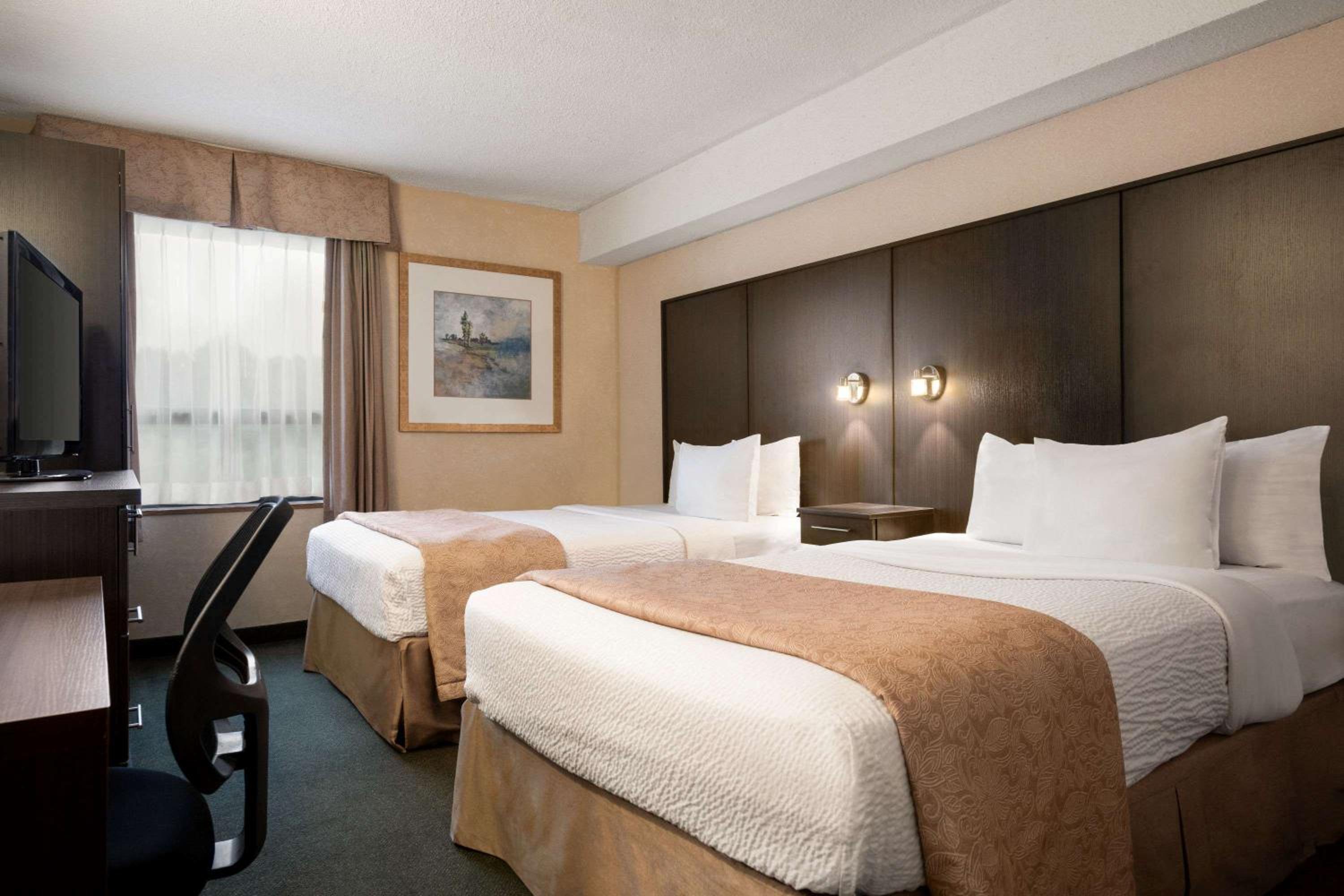 Queen Room with Two Queen Beds - Non-Smoking photo 1