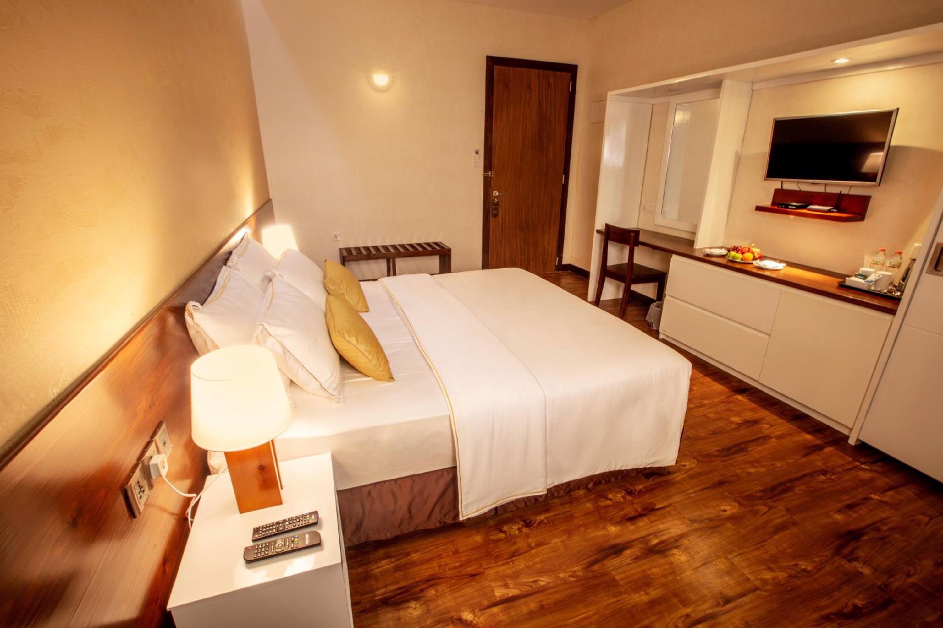 Deluxe King Room with No Windows and 20% discount on Food & Beverages
