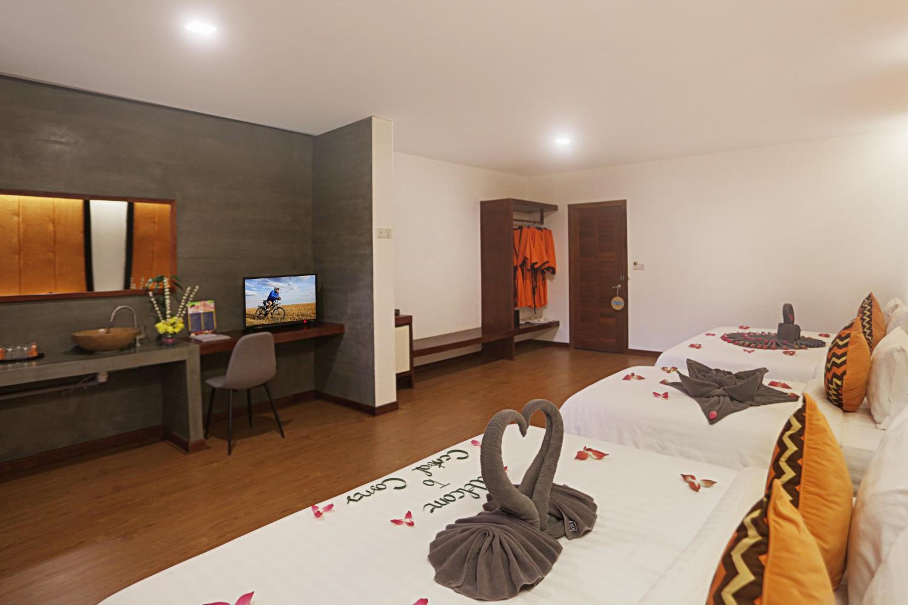 Super Family Deluxe With Balcony Pool View @ Free Pickup photo 3