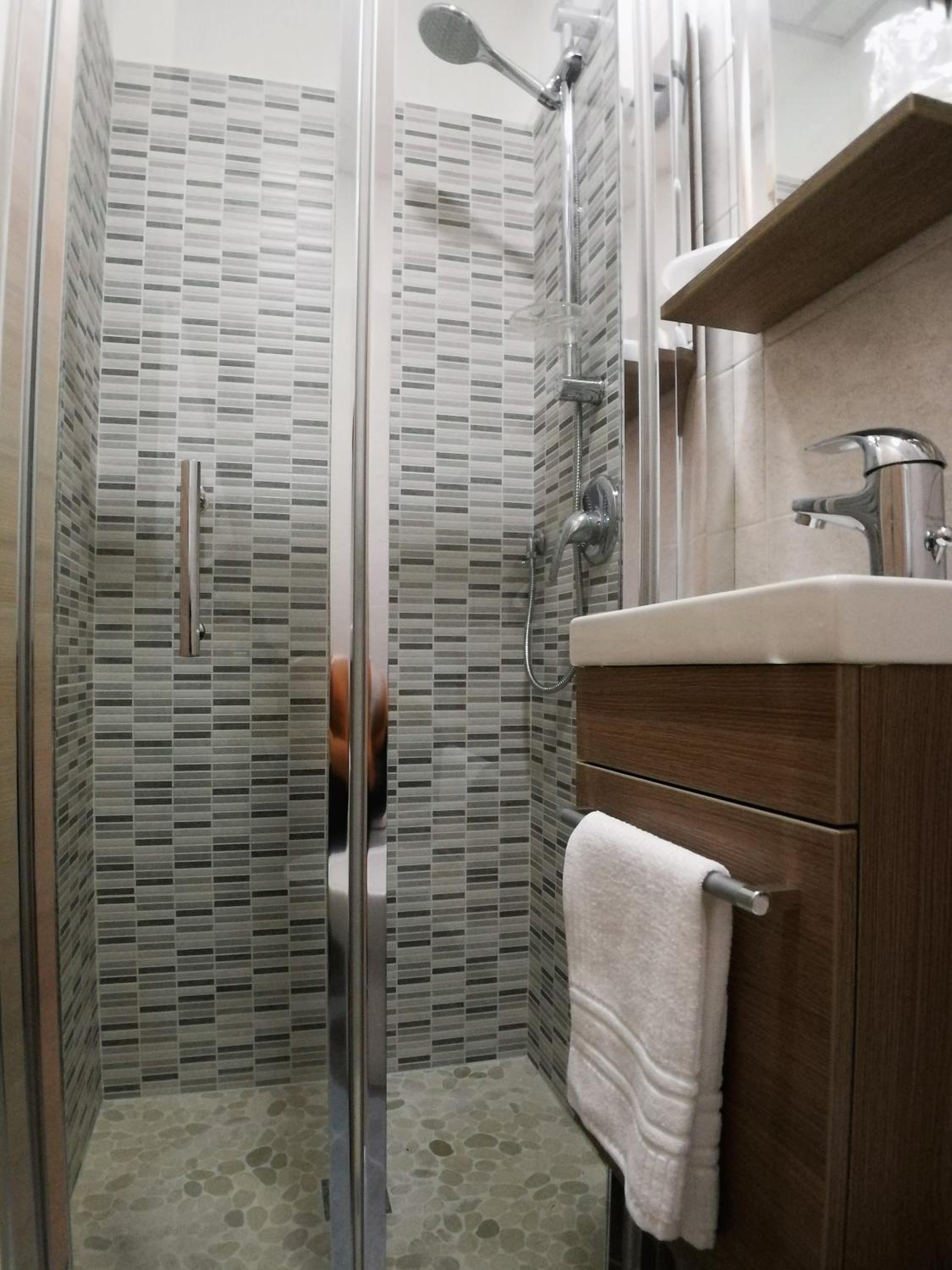 Single Room with Private Bathroom photo 3