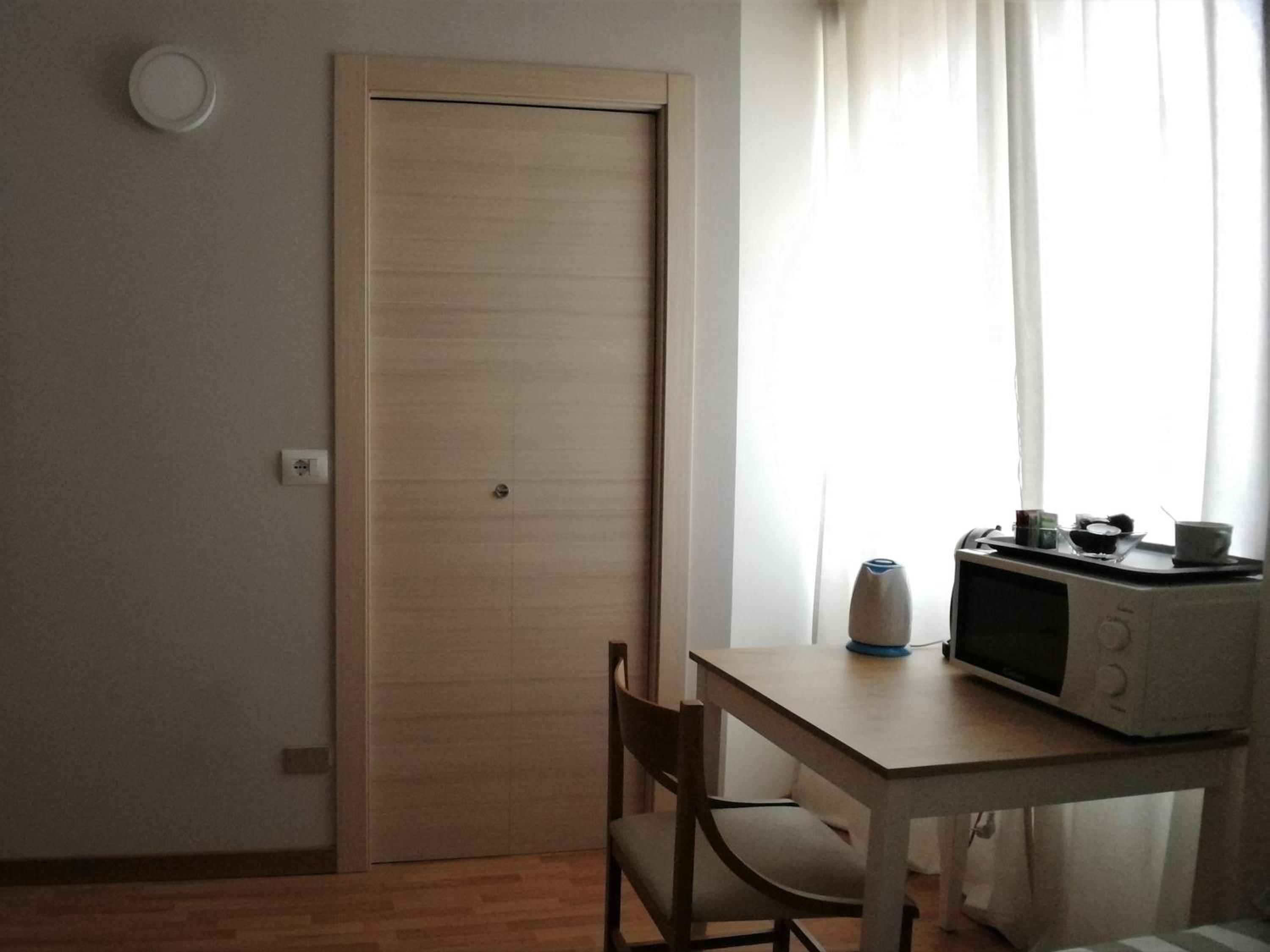 Single Room with Private Bathroom photo 2