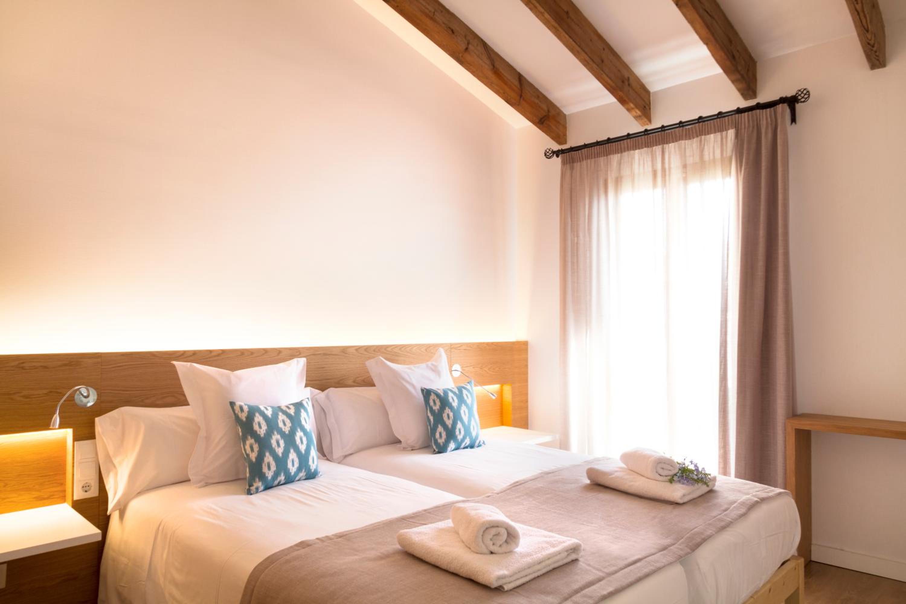Double or Twin Room - Photo 4