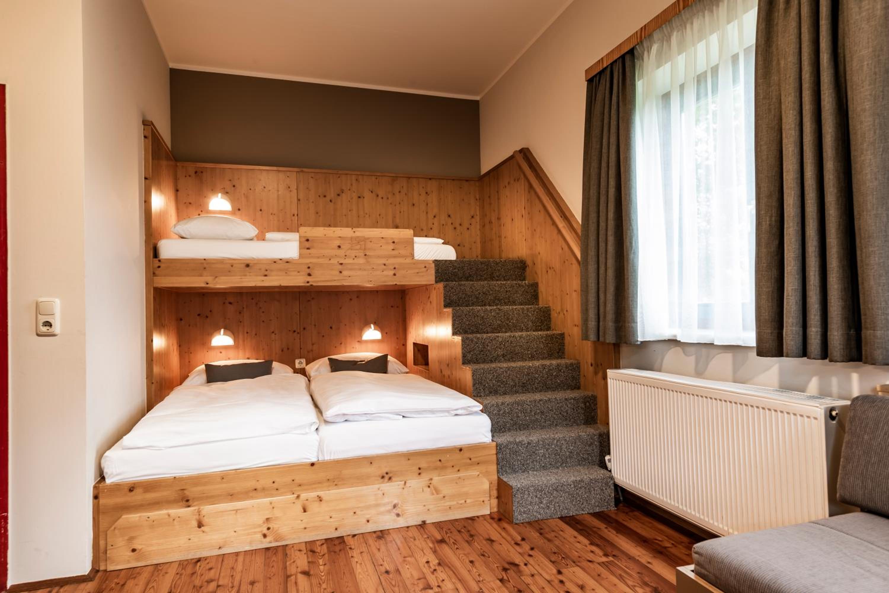 Quadruple Room - Photo 1