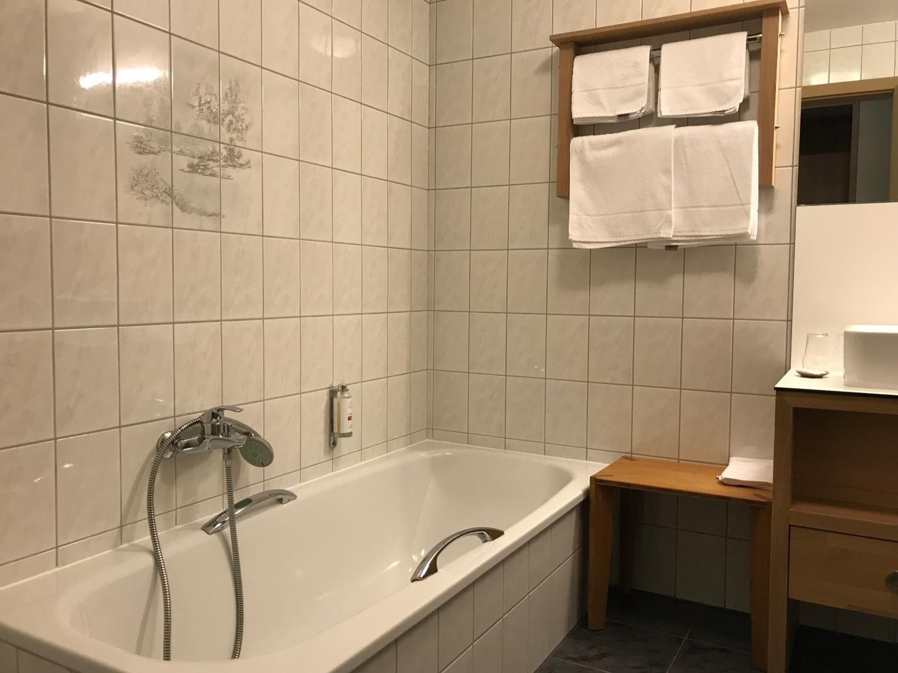 Double Room with Bath photo 3