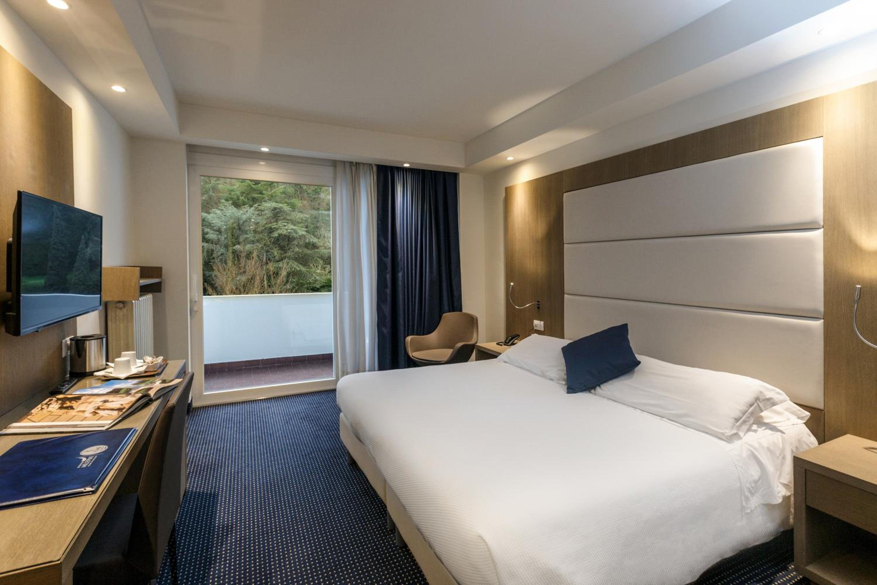 Superior Triple Room photo 2