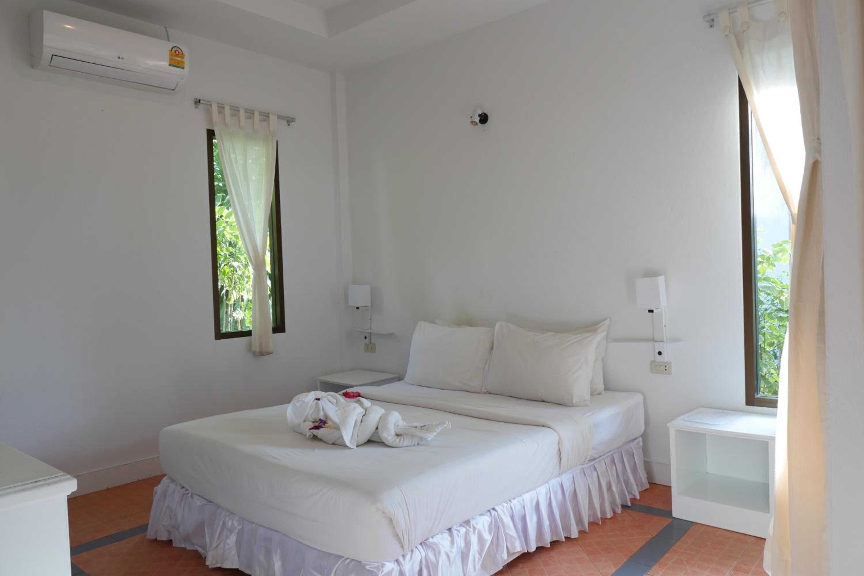 Deluxe Double with Garden View - Photo 8