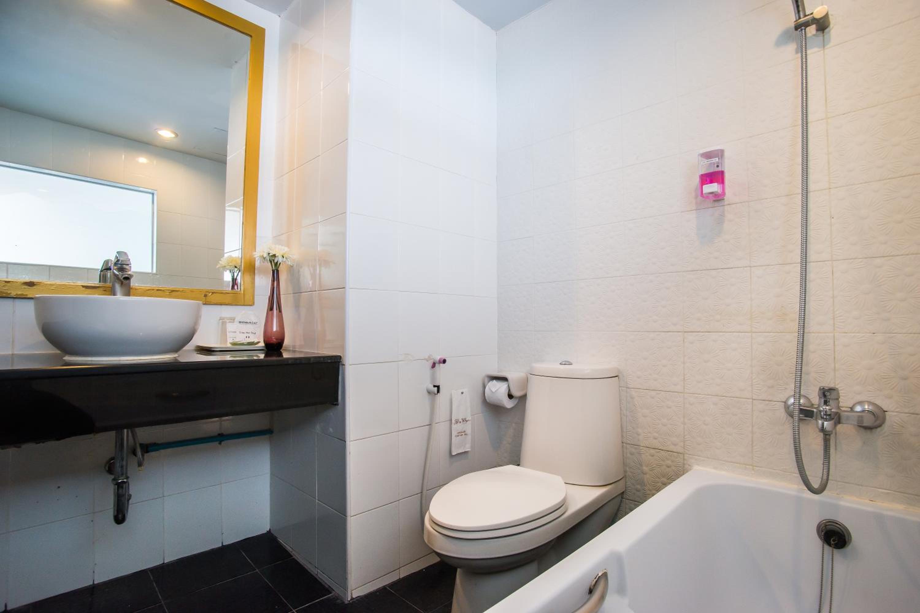Superior Double or Twin Room with Sea View thumbnail 6