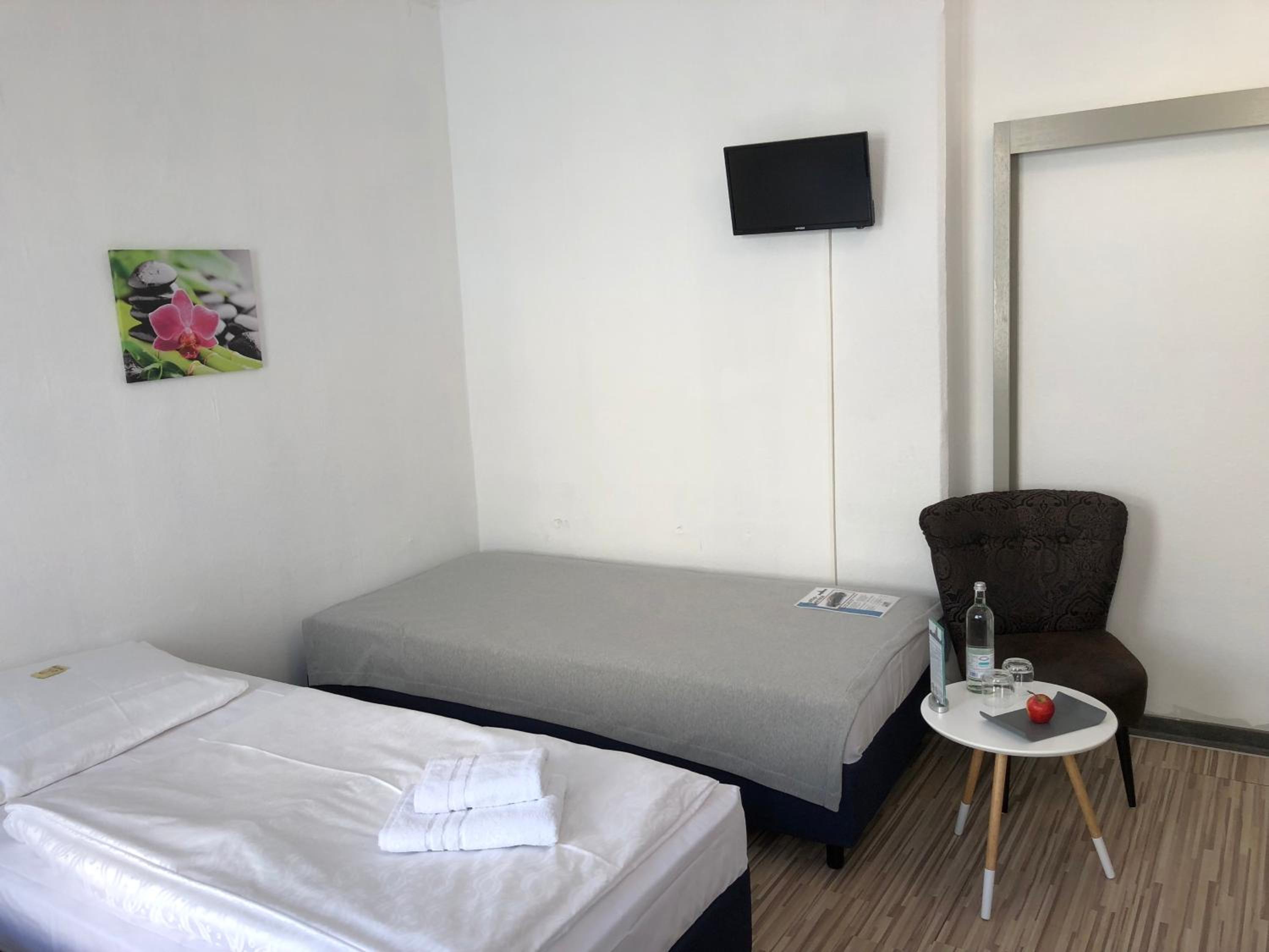 Quadruple Room with Shared Bathroom photo 3