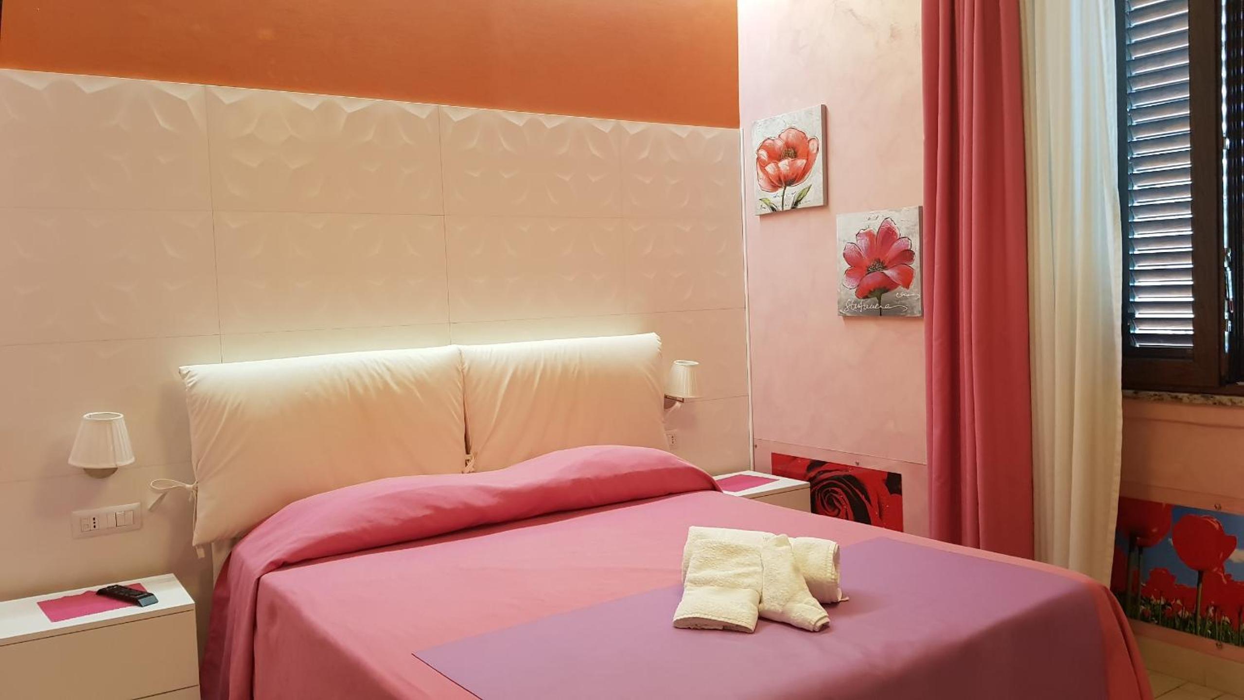 Double Room - Photo 36