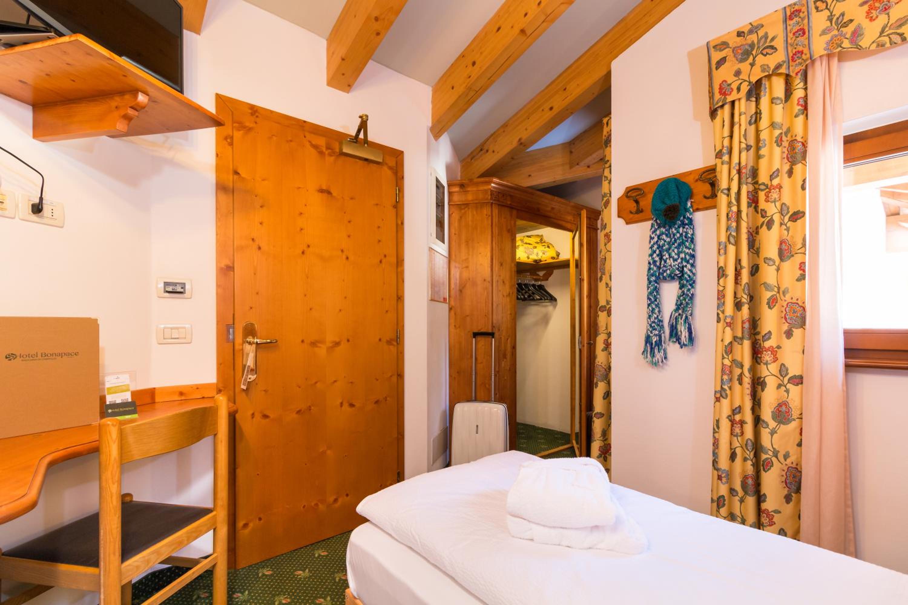 Standard Single Room photo 2