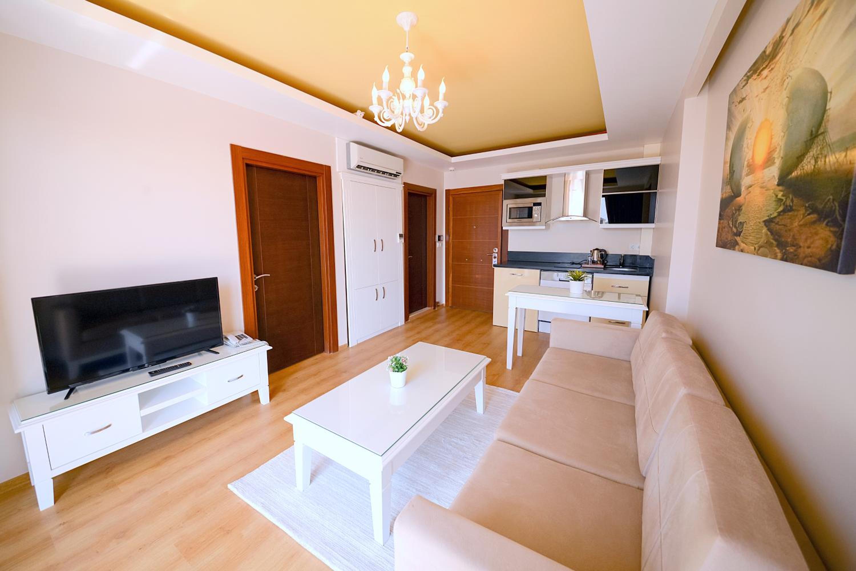 Standard Suite - Photo 1