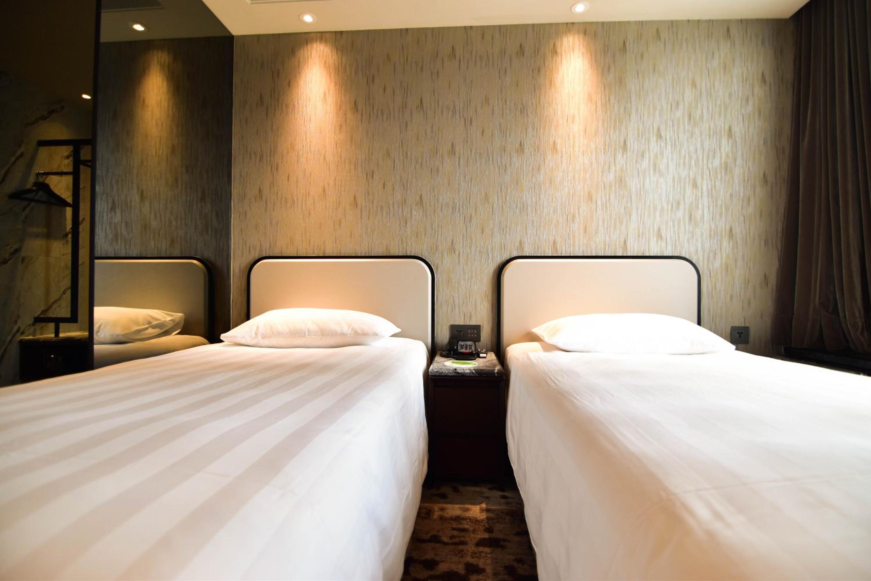 Superior Twin Room photo 2