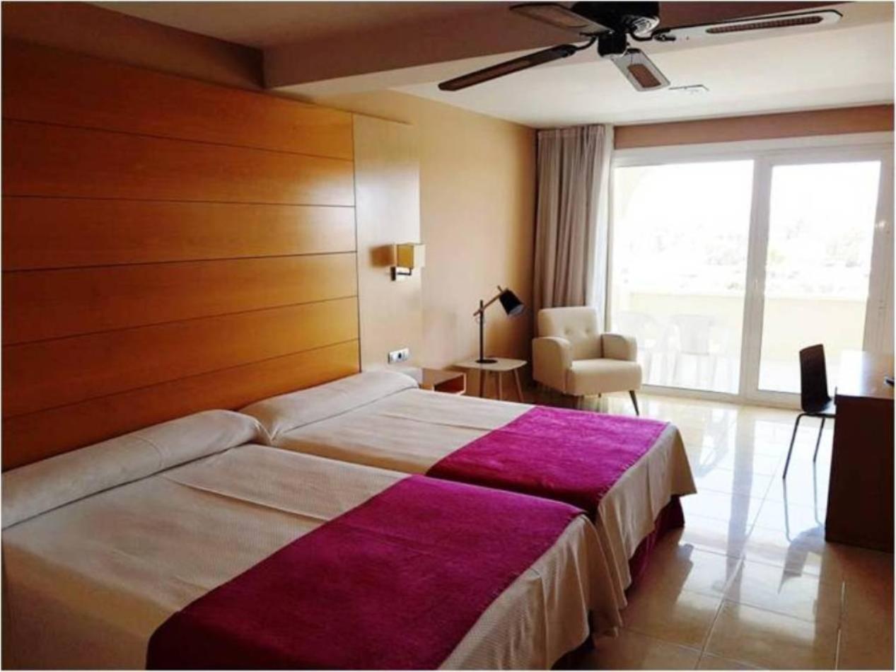 Junior Suite (3 Adults + 1 Child) - Photo 2